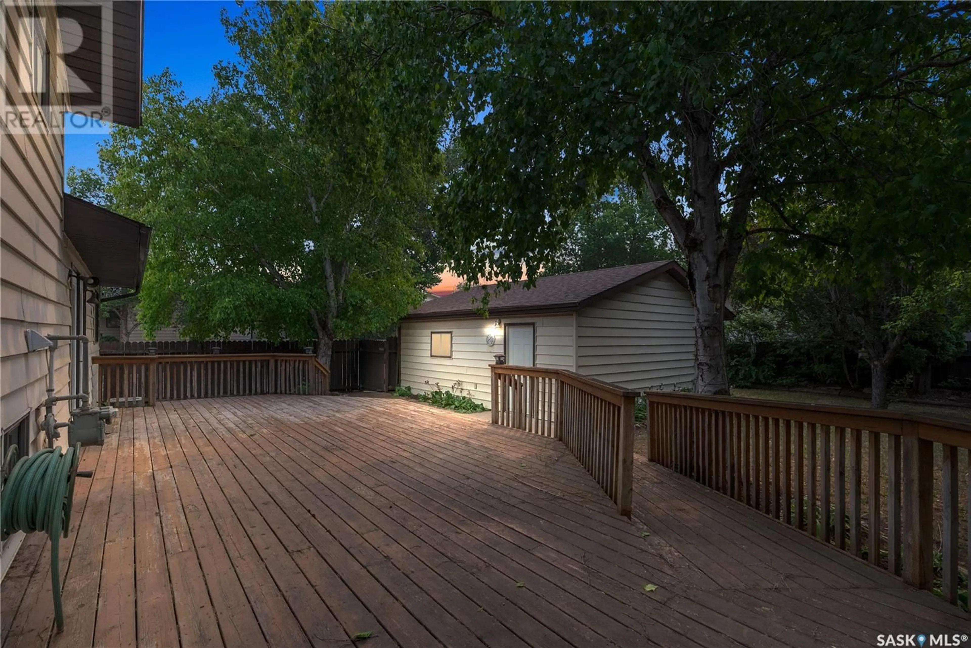 Patio, street for 102 DELARONDE ROAD, Saskatoon Saskatchewan S7J3Y2