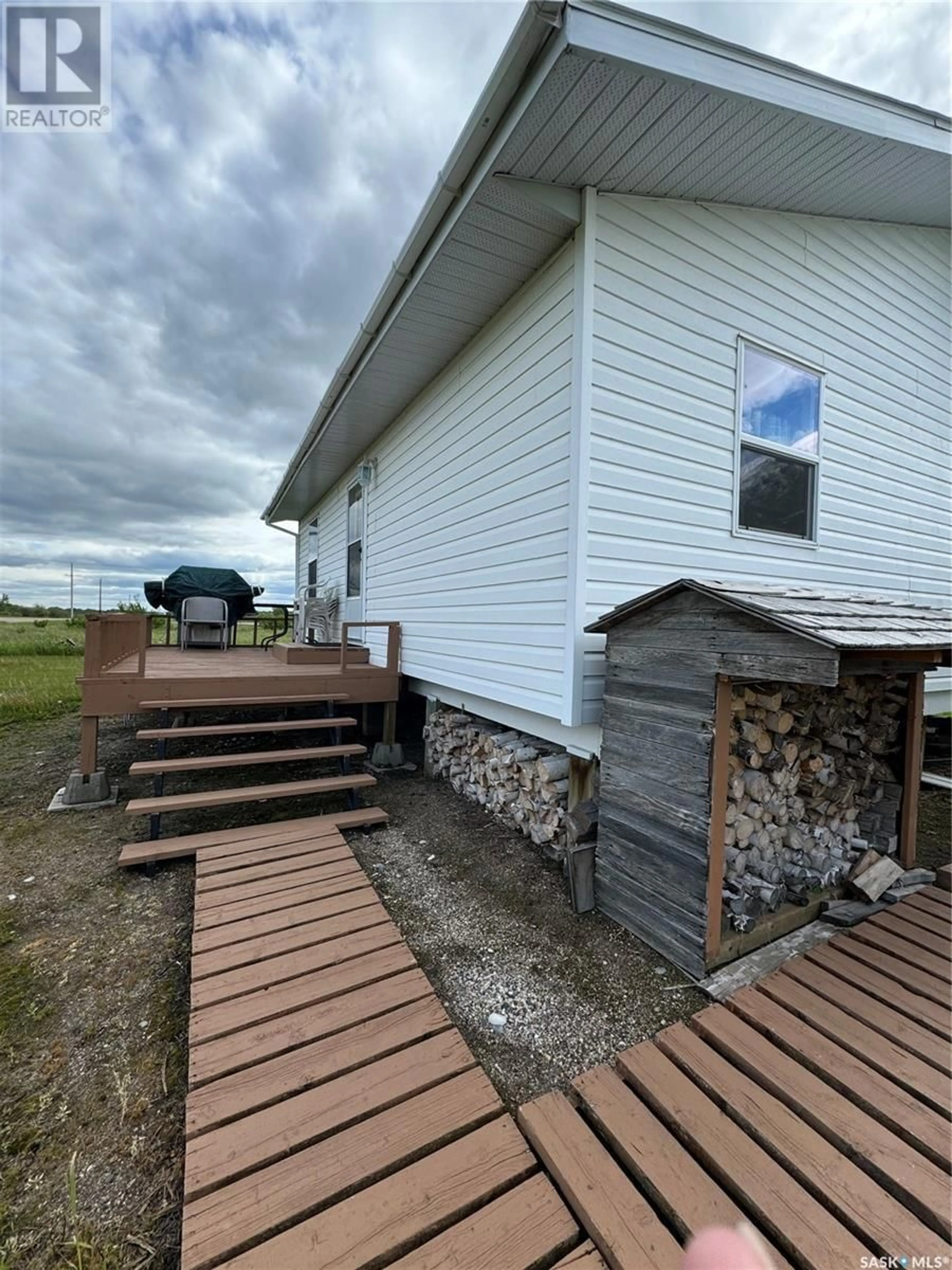 A pic from outside/outdoor area/front of a property/back of a property/a pic from drone, building for 1 GEORGE AVENUE, Clemenceau Saskatchewan S0E0Y0