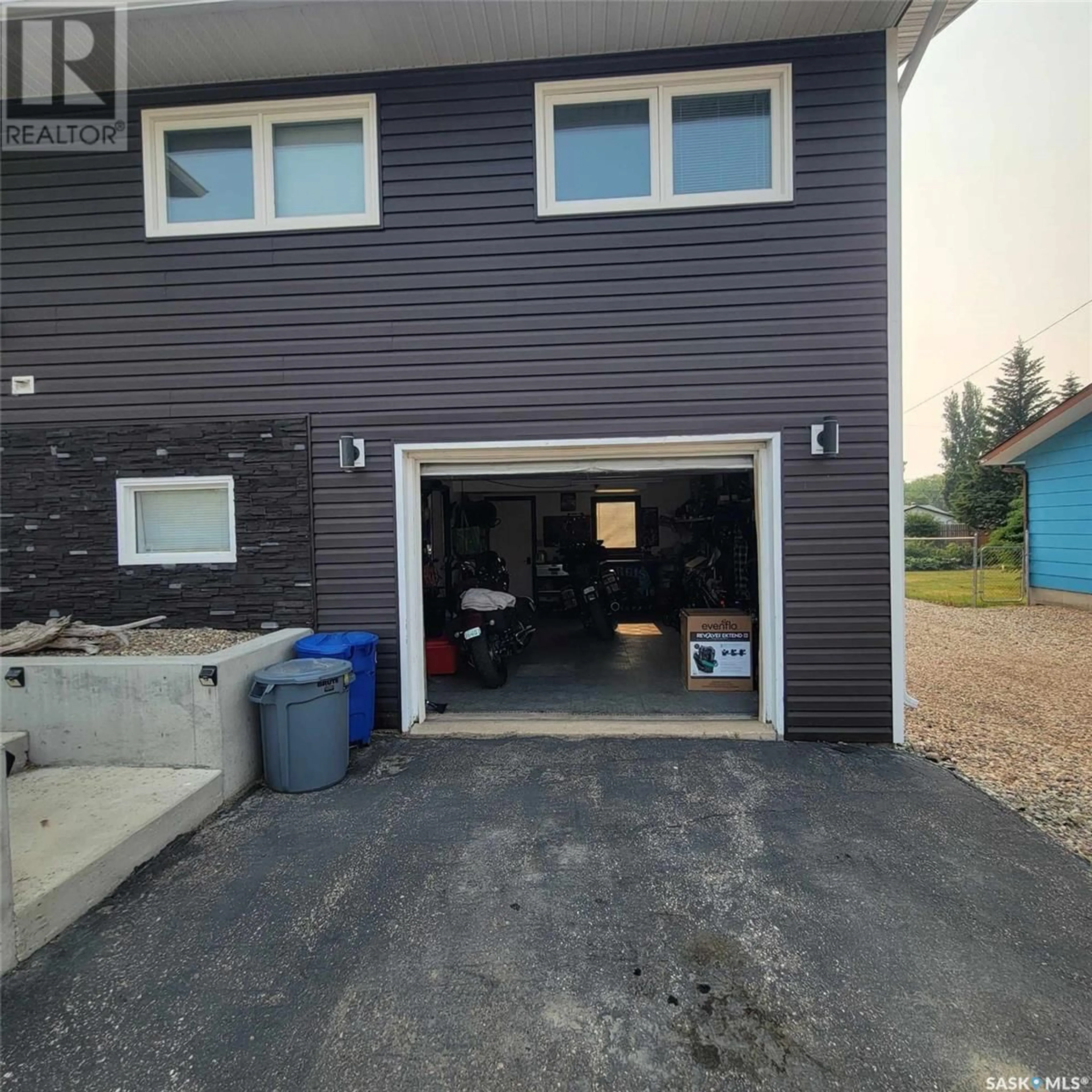 Indoor garage for 231 4TH STREET, Preeceville Saskatchewan S0A3B0
