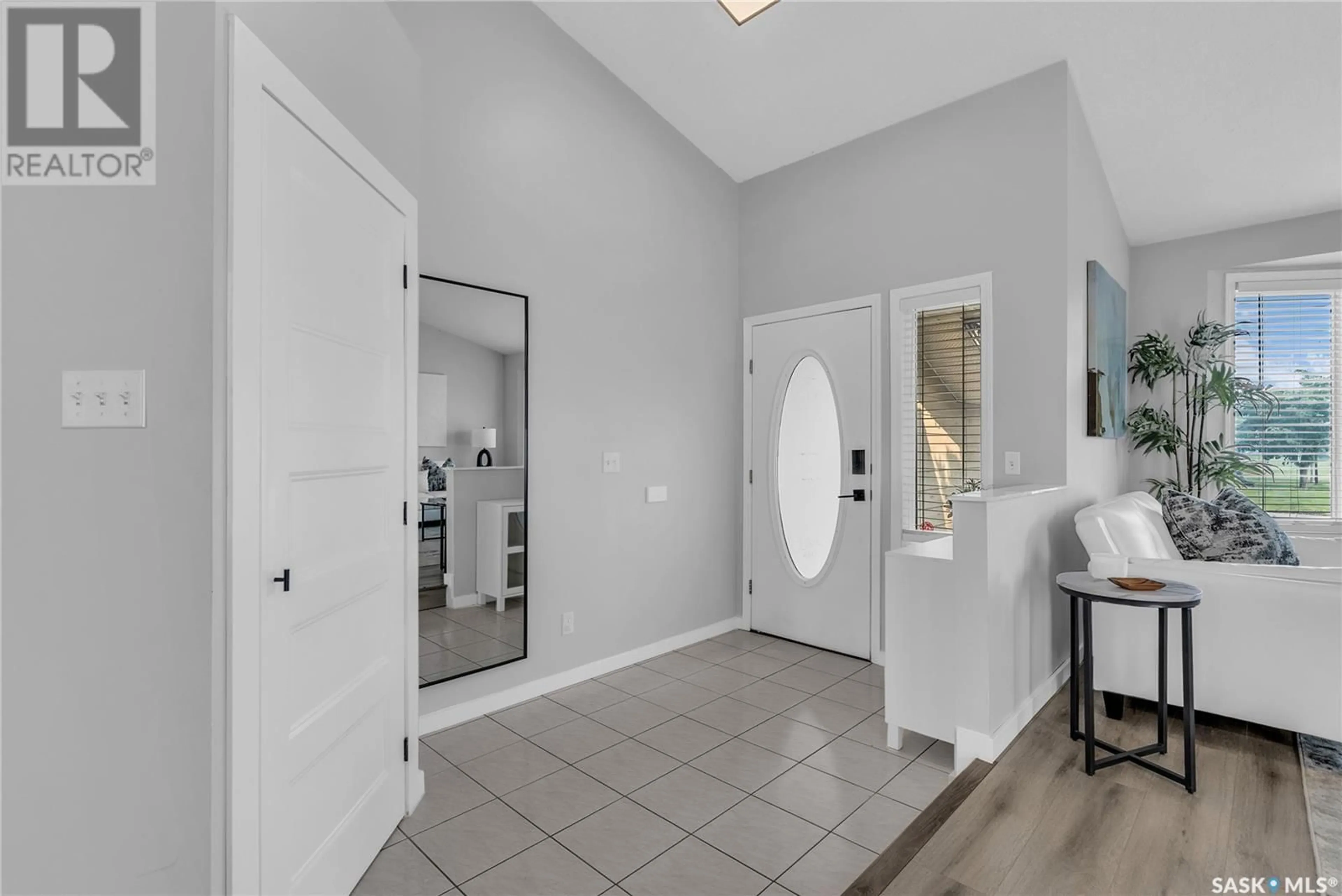 Indoor entryway for 250 EMMELINE ROAD, Saskatoon Saskatchewan S7J5B7