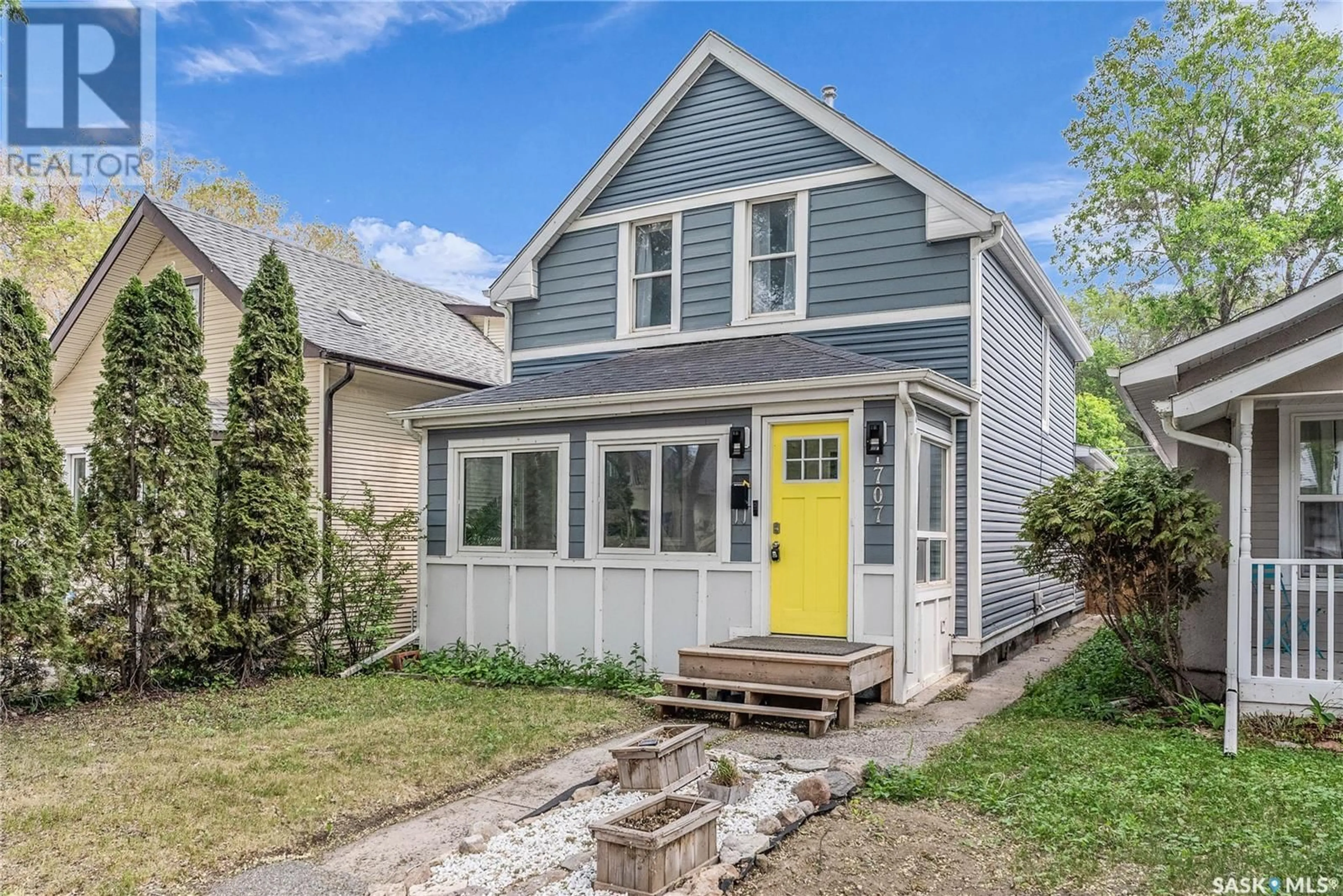 Home with vinyl exterior material, street for 1707 LORNE AVENUE, Saskatoon Saskatchewan S7H1Y3
