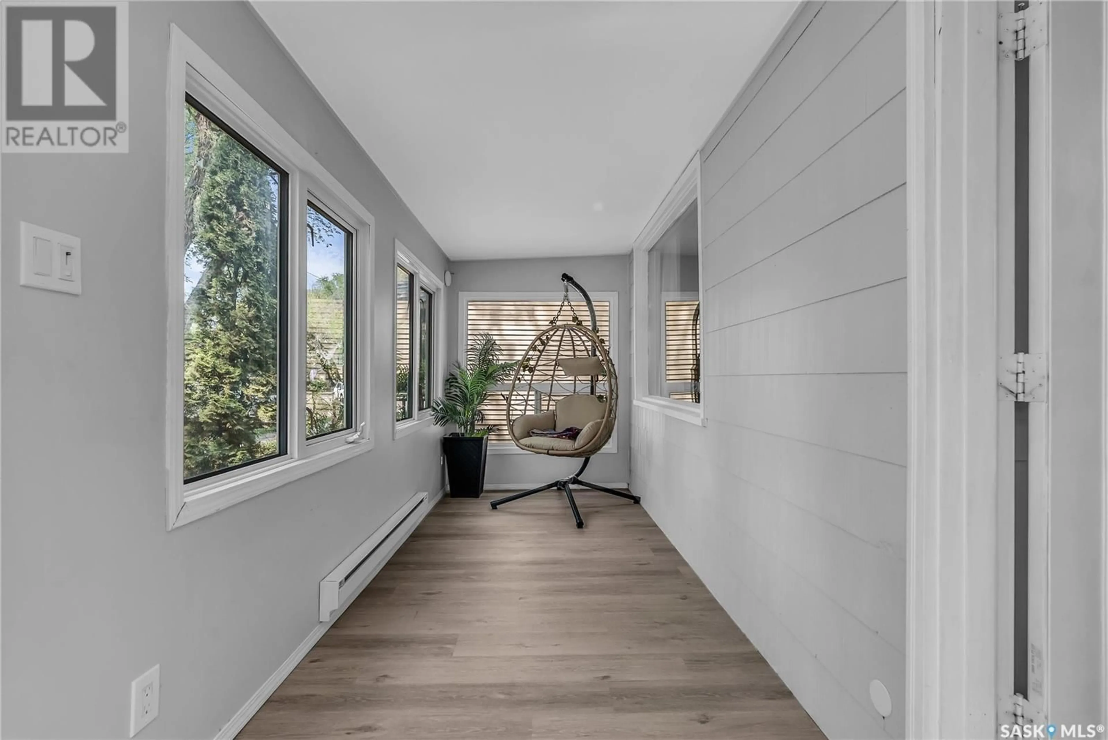 Indoor entryway for 1707 LORNE AVENUE, Saskatoon Saskatchewan S7H1Y3
