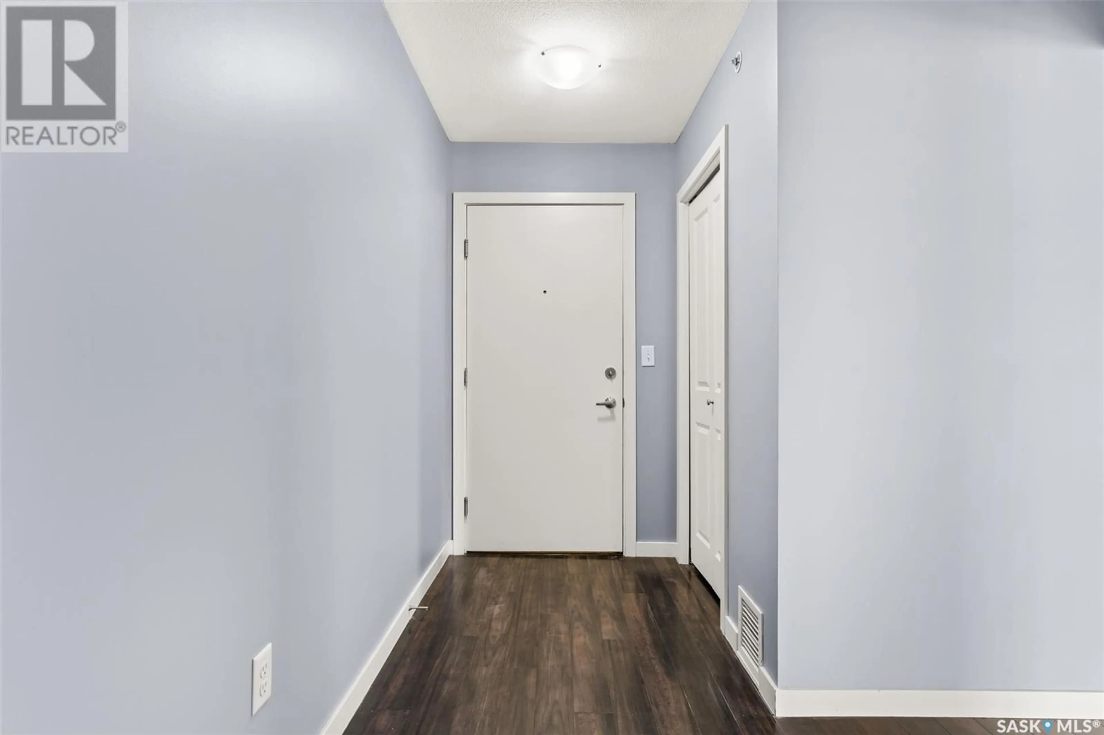Indoor entryway for 5500 - 2401 MITCHINSON WAY, Regina Saskatchewan S4W0N9