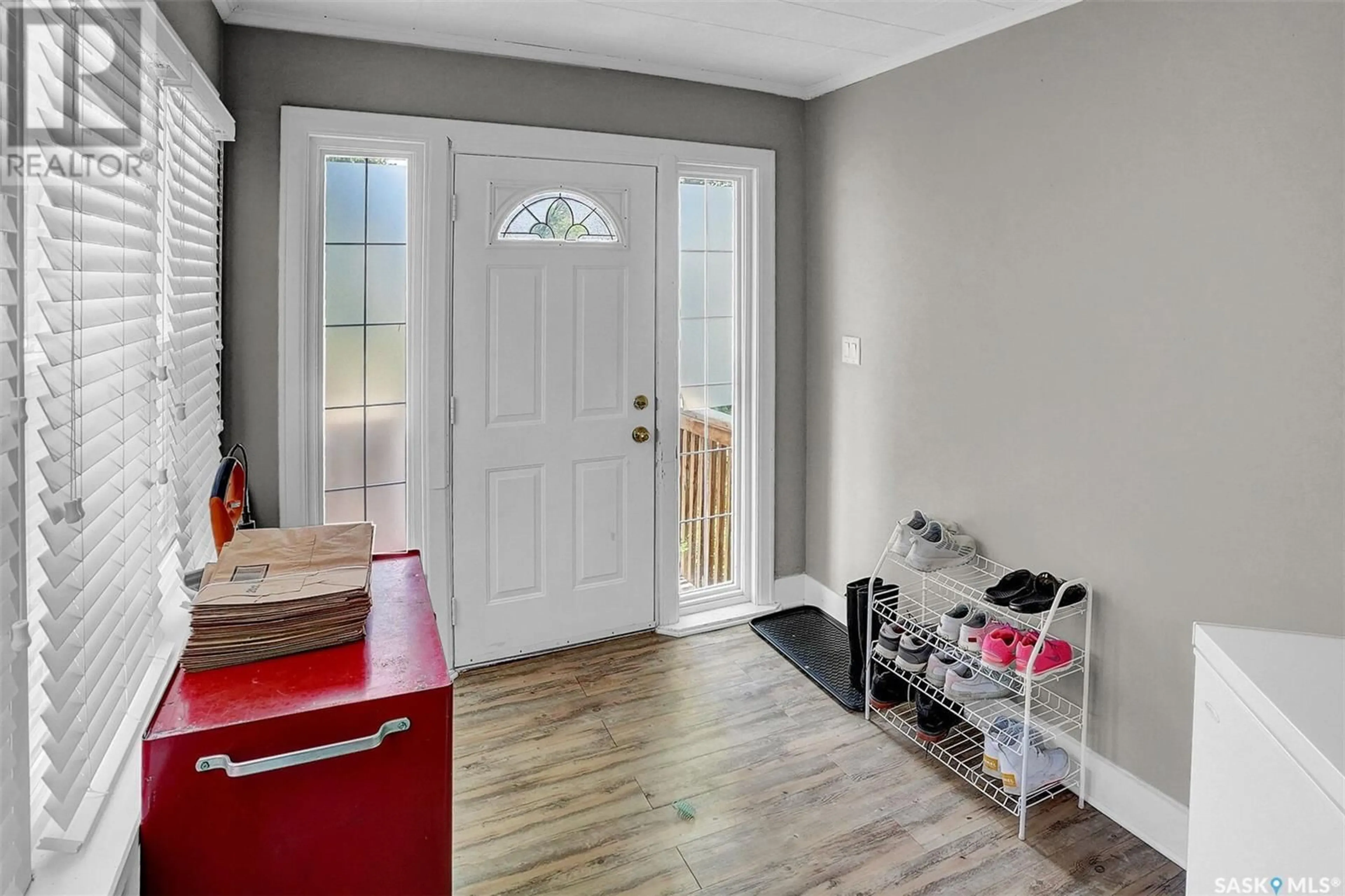 Indoor entryway for 1400 PRINCESS STREET, Regina Saskatchewan S4T3Z1