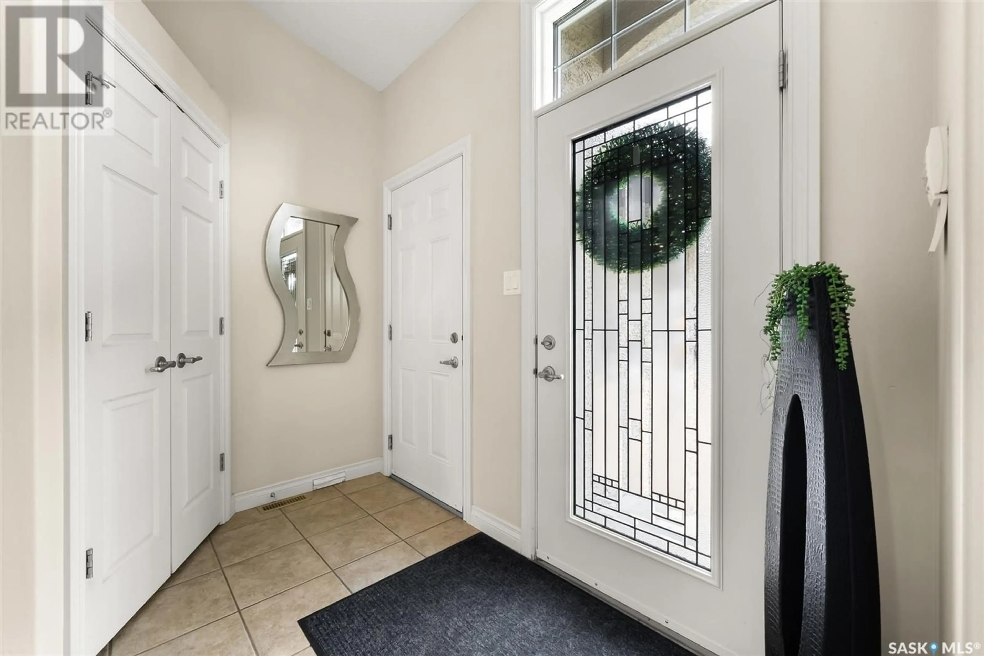 Indoor entryway for 4930 GUDEREIT WAY, Regina Saskatchewan S4X4T8