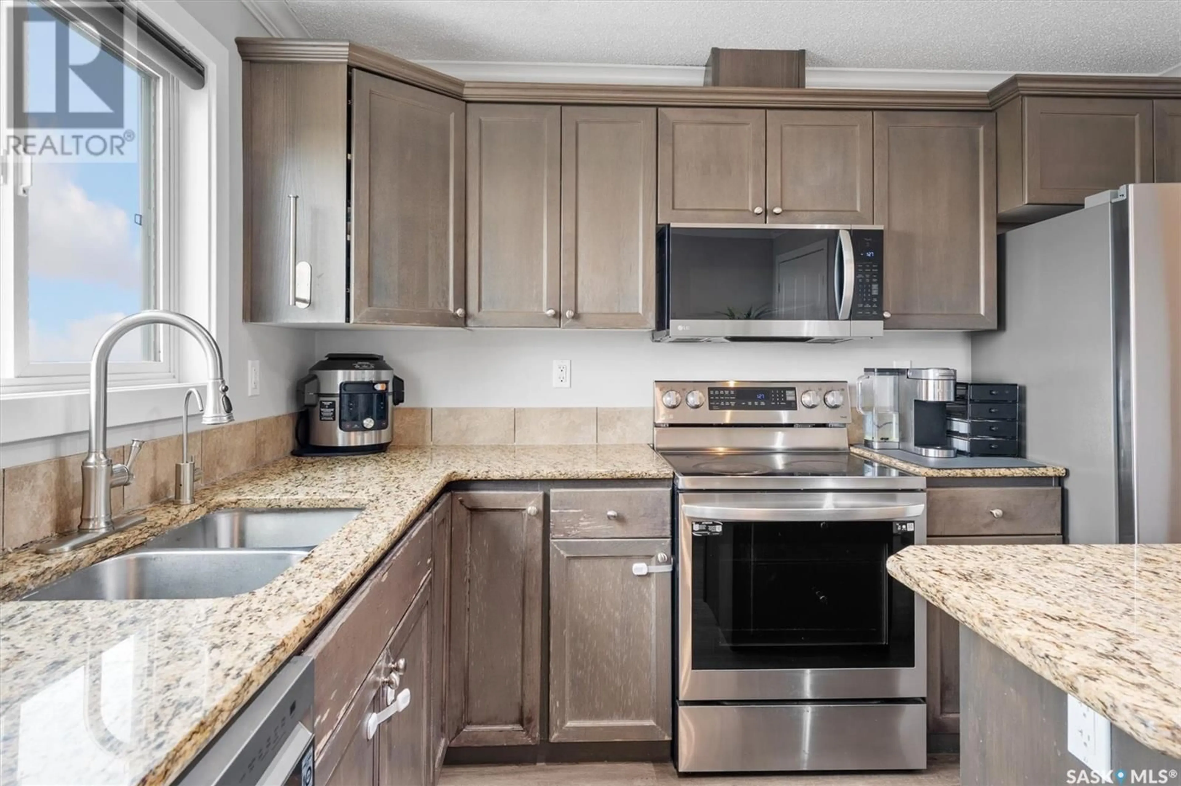 Standard kitchen, unknown for 207 - 3 MCCALLUM WAY, Saskatoon Saskatchewan S7L0A1
