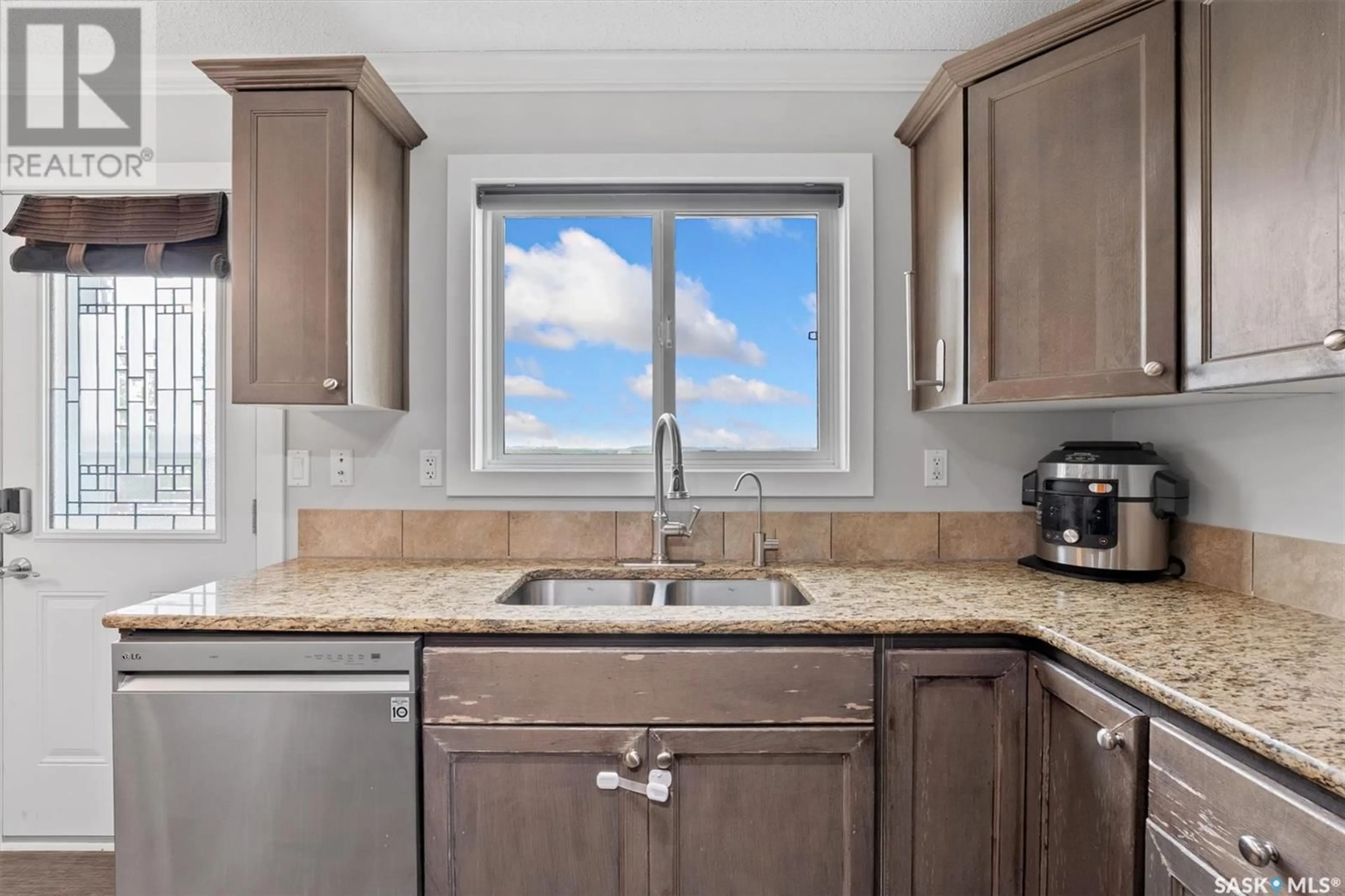 Standard kitchen, ceramic/tile floor for 207 - 3 MCCALLUM WAY, Saskatoon Saskatchewan S7L0A1