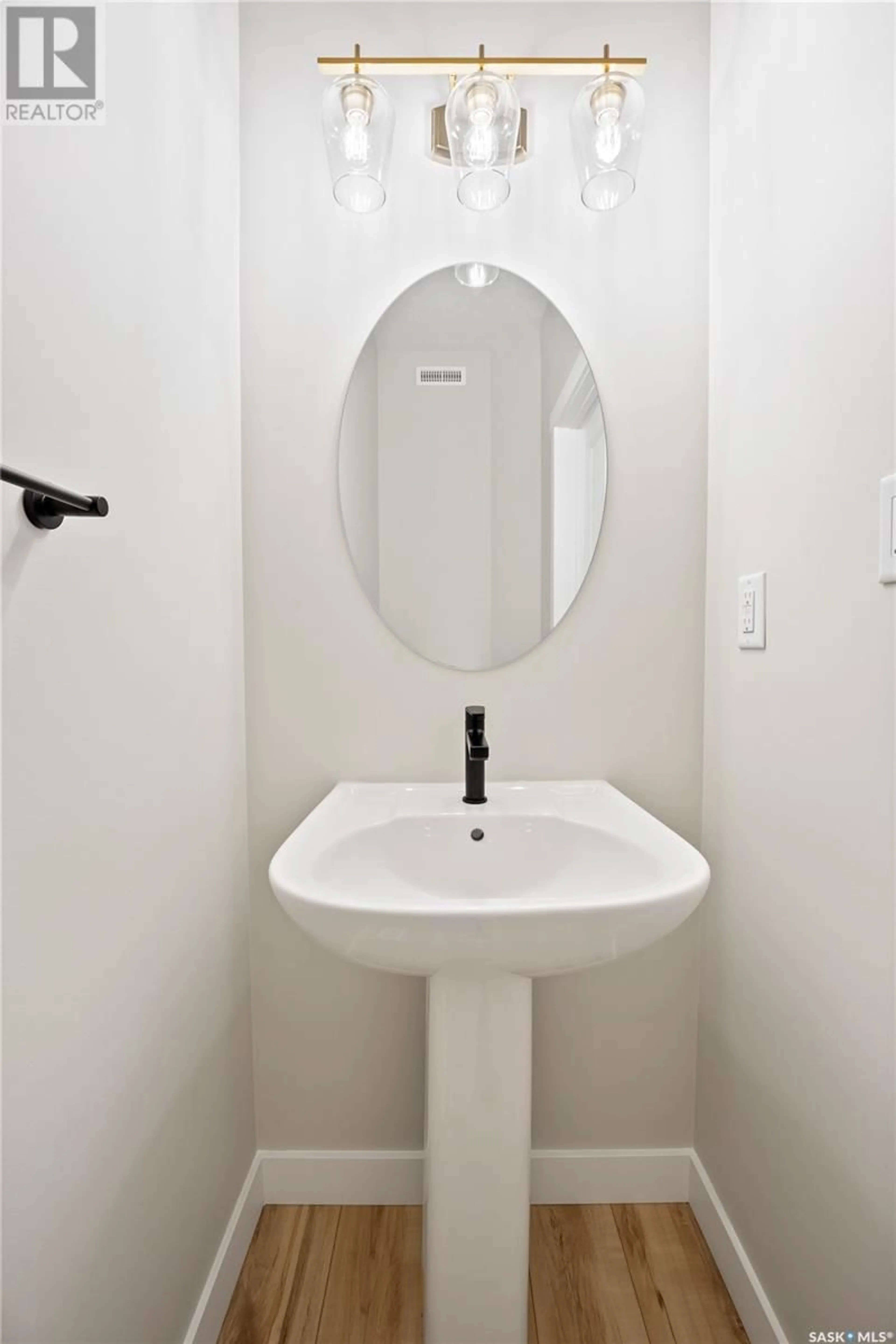 Standard bathroom, floor is not visible for 618 KINLOCH CRESCENT, Saskatoon Saskatchewan S7M5X2