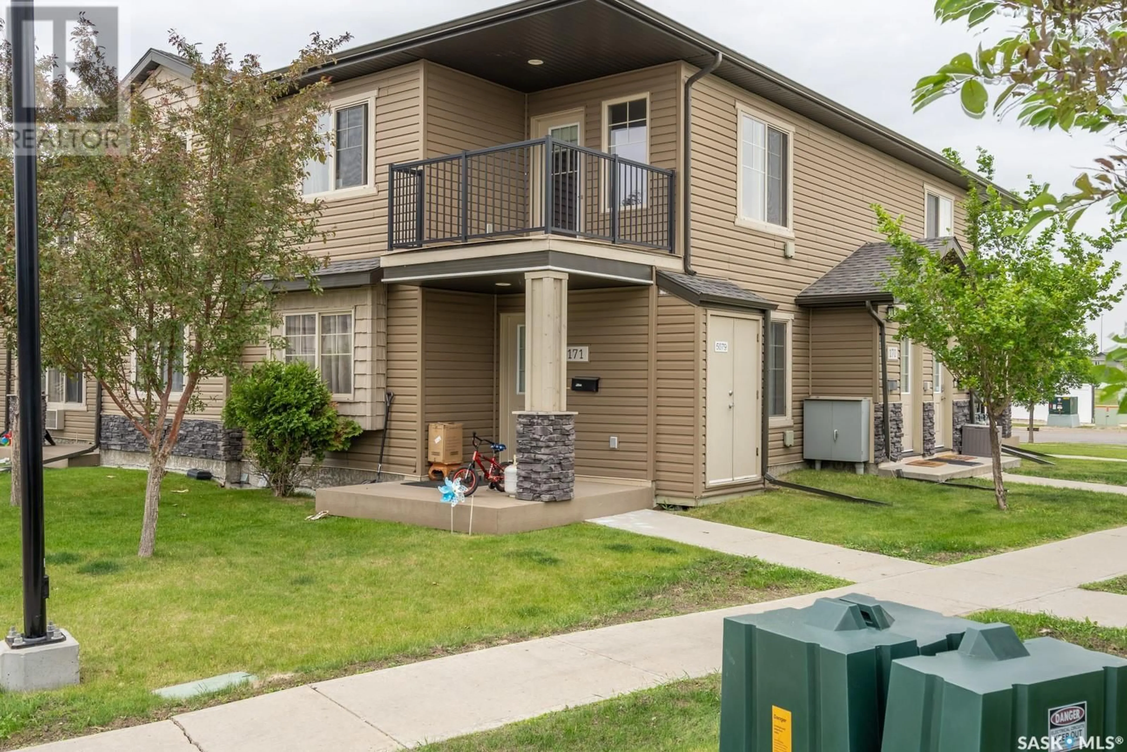 Home with vinyl exterior material, street for 171 5079 JAMES HILL ROAD, Regina Saskatchewan S4W0B9