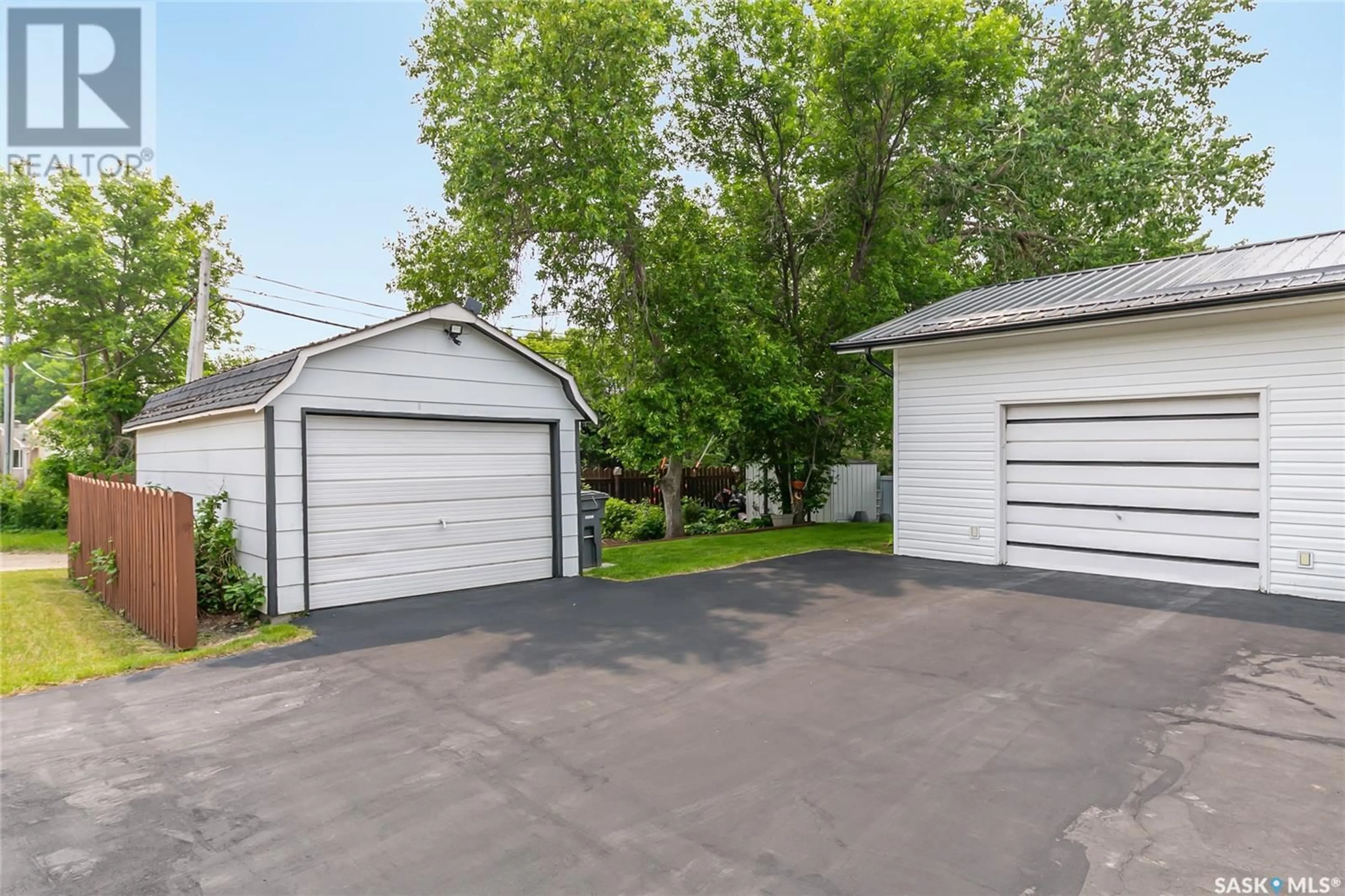 Indoor garage for 201 CHAPIN STREET, Strasbourg Saskatchewan S0G4V0