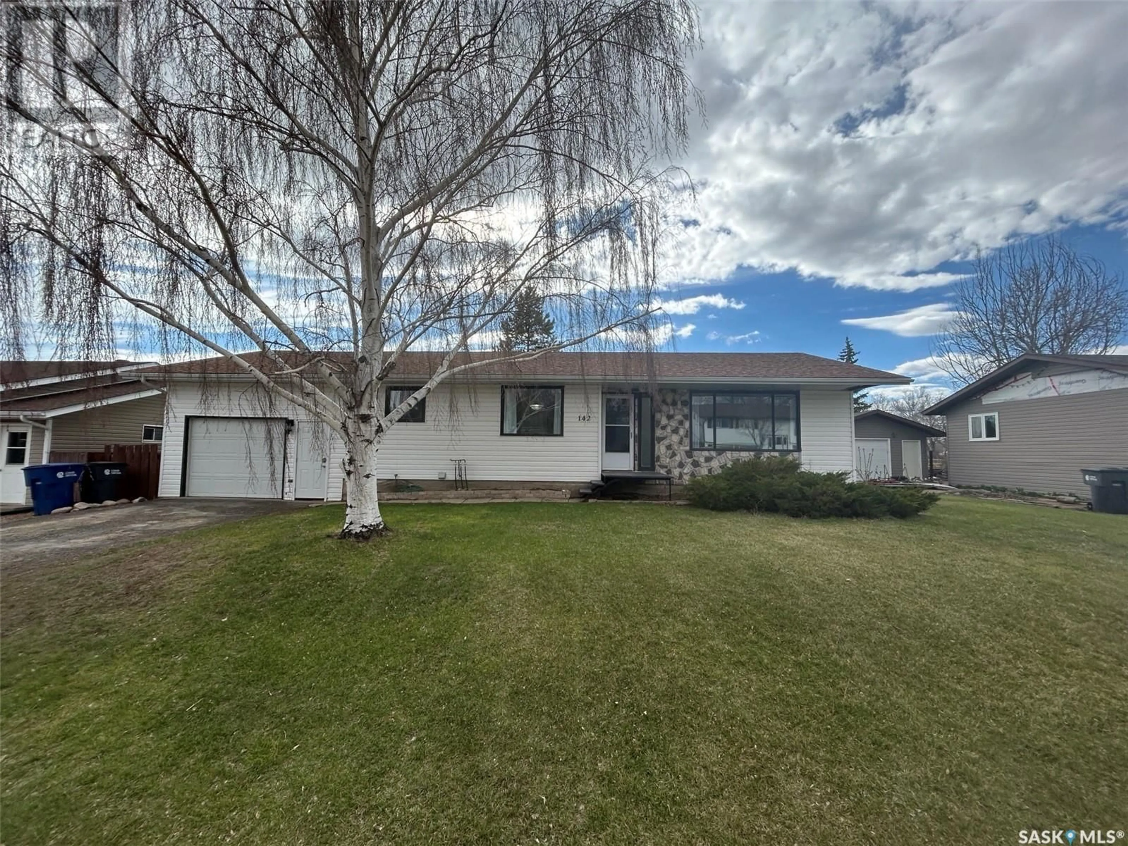 Home with vinyl exterior material, street for 142 3RD STREET, Coronach Saskatchewan S0H0Z0