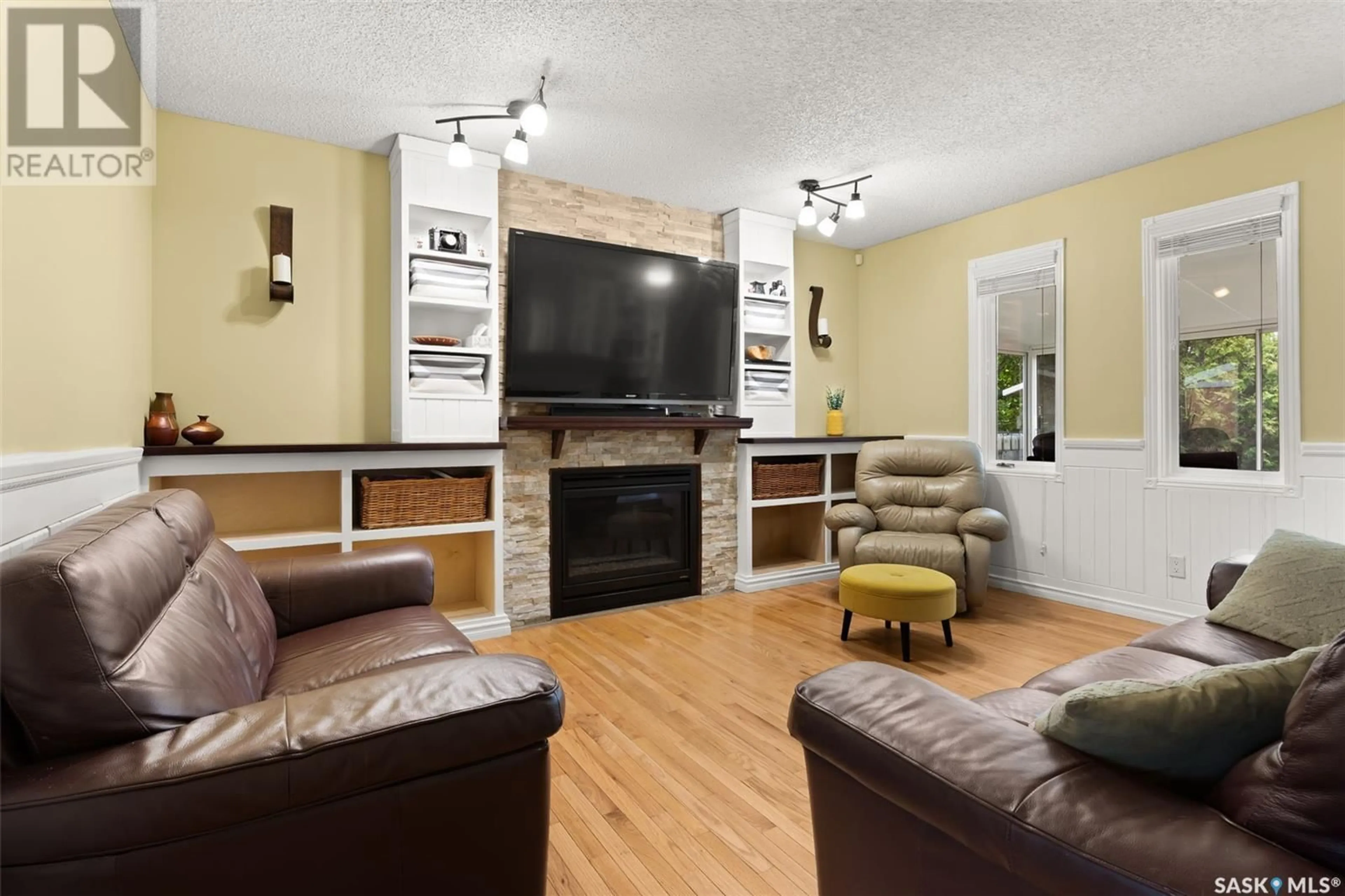 Living room with furniture, wood/laminate floor for 7567 BUTLER BAY, Regina Saskatchewan S4T1B9