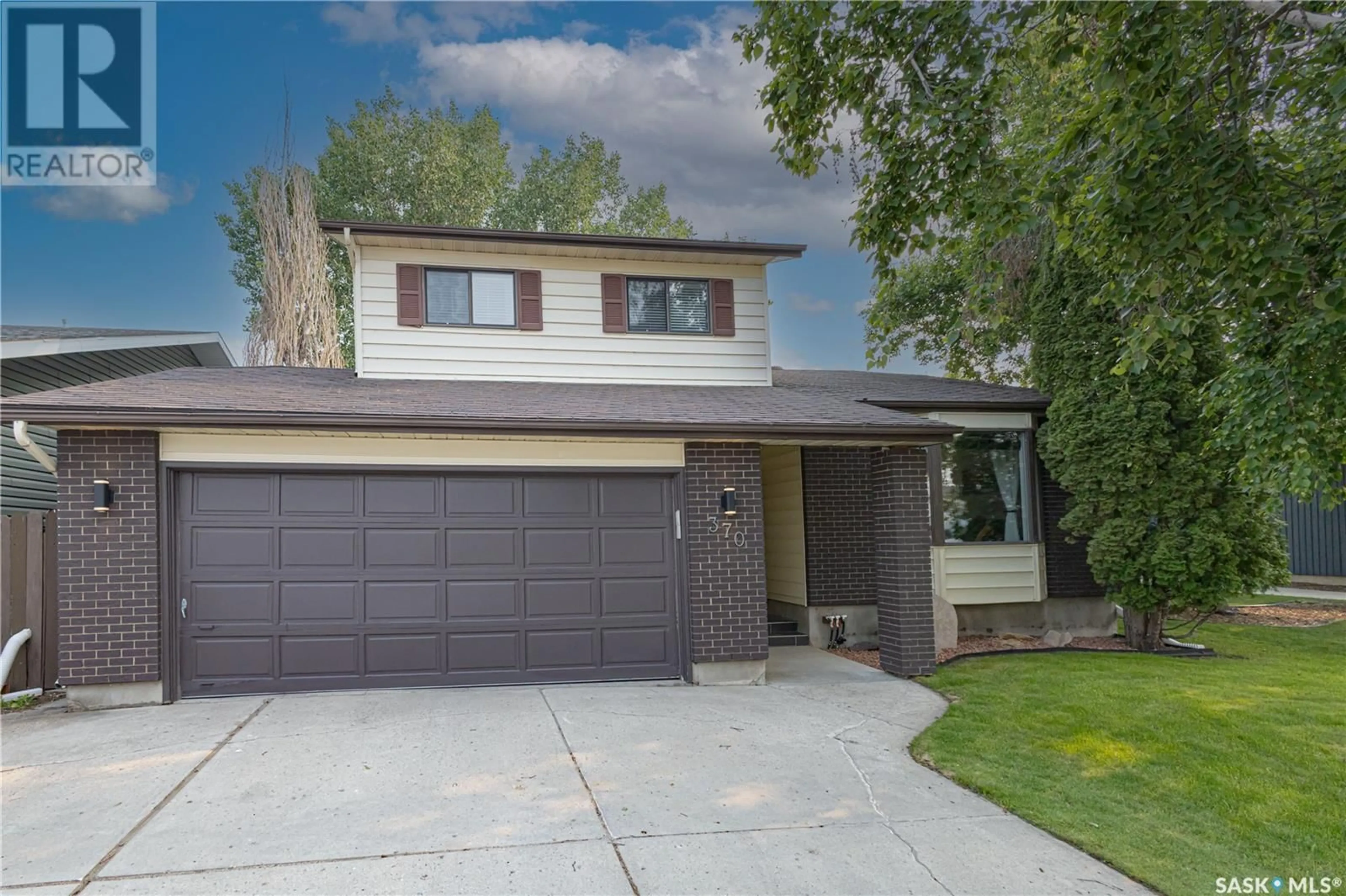 Home with vinyl exterior material, street for 370 MARCOTTE CRESCENT, Saskatoon Saskatchewan S7K7N8
