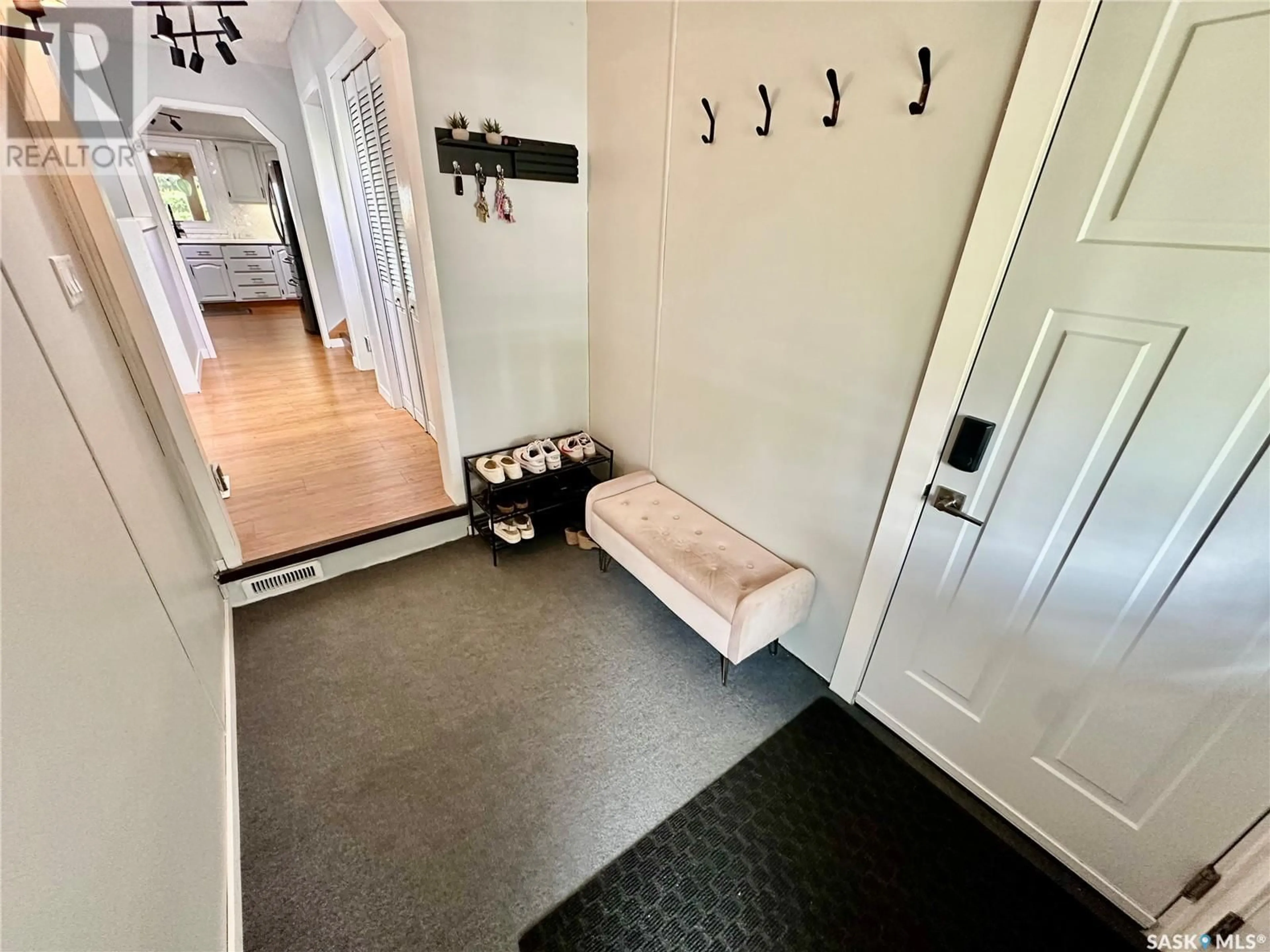 Indoor entryway for 318 DELAYEN CRESCENT, Saskatoon Saskatchewan S7N2V2