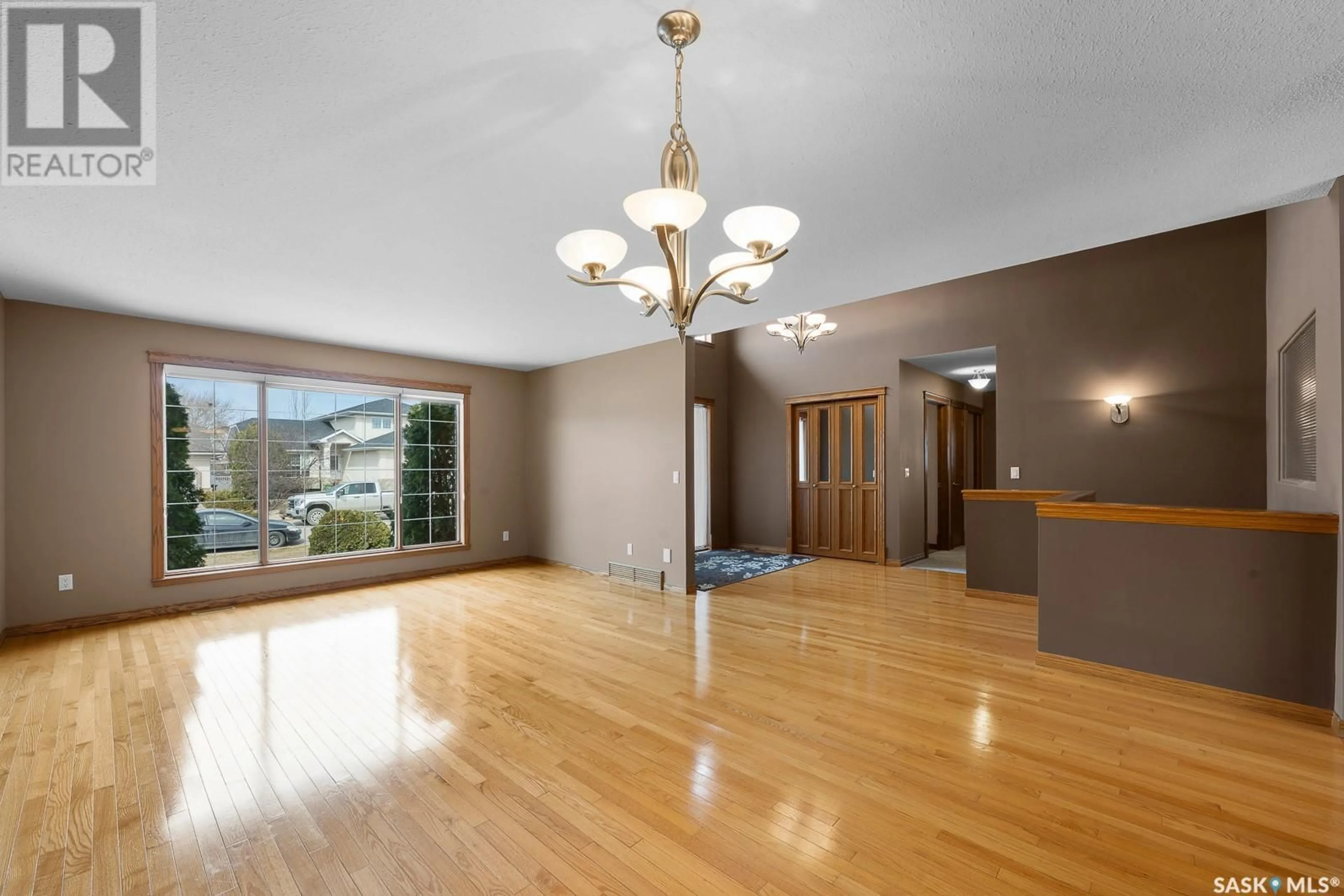 Indoor foyer for 9335 WASCANA MEWS, Regina Saskatchewan S4V2W3