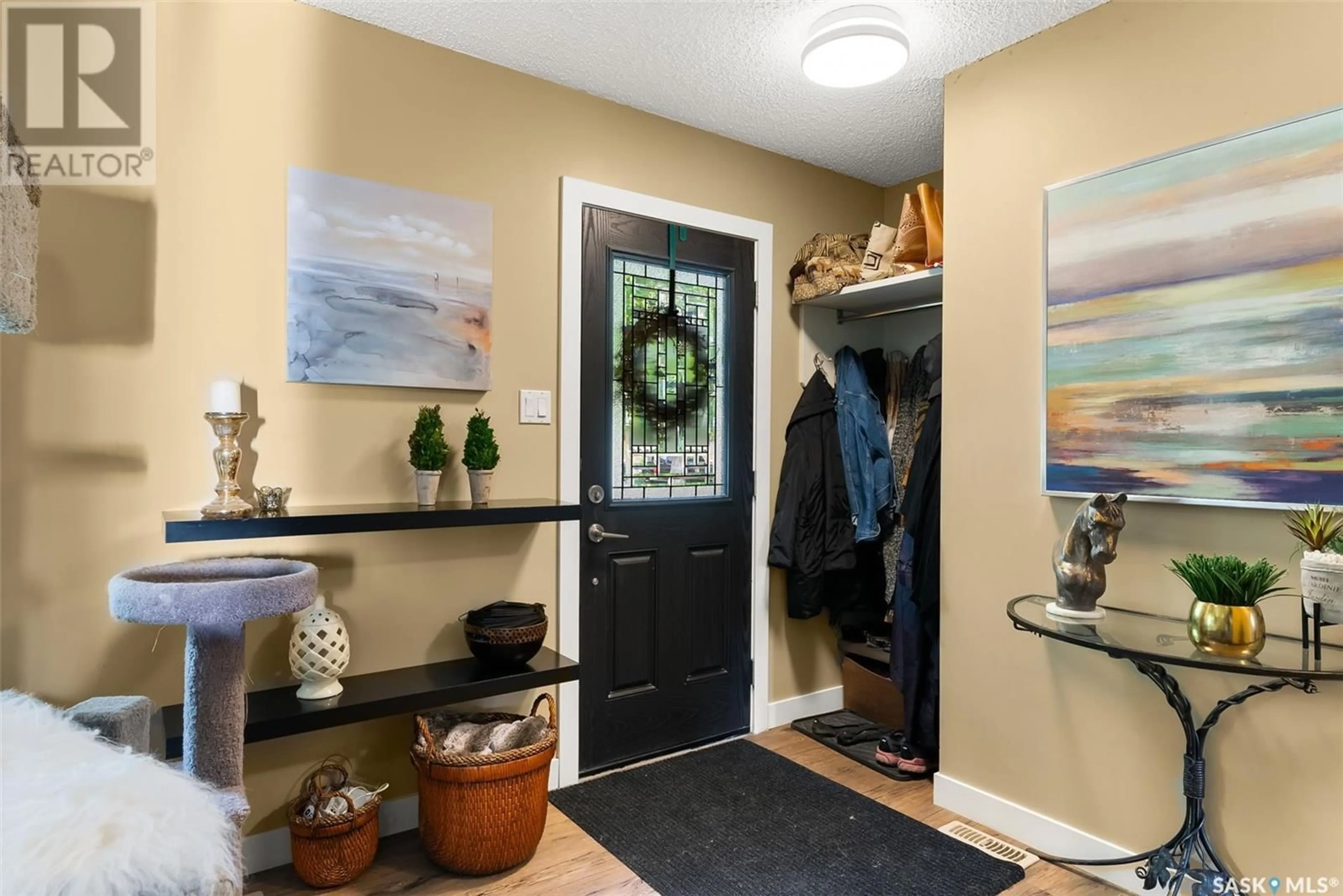 Indoor entryway for 1365 RUPERT STREET, Regina Saskatchewan S4N1V6
