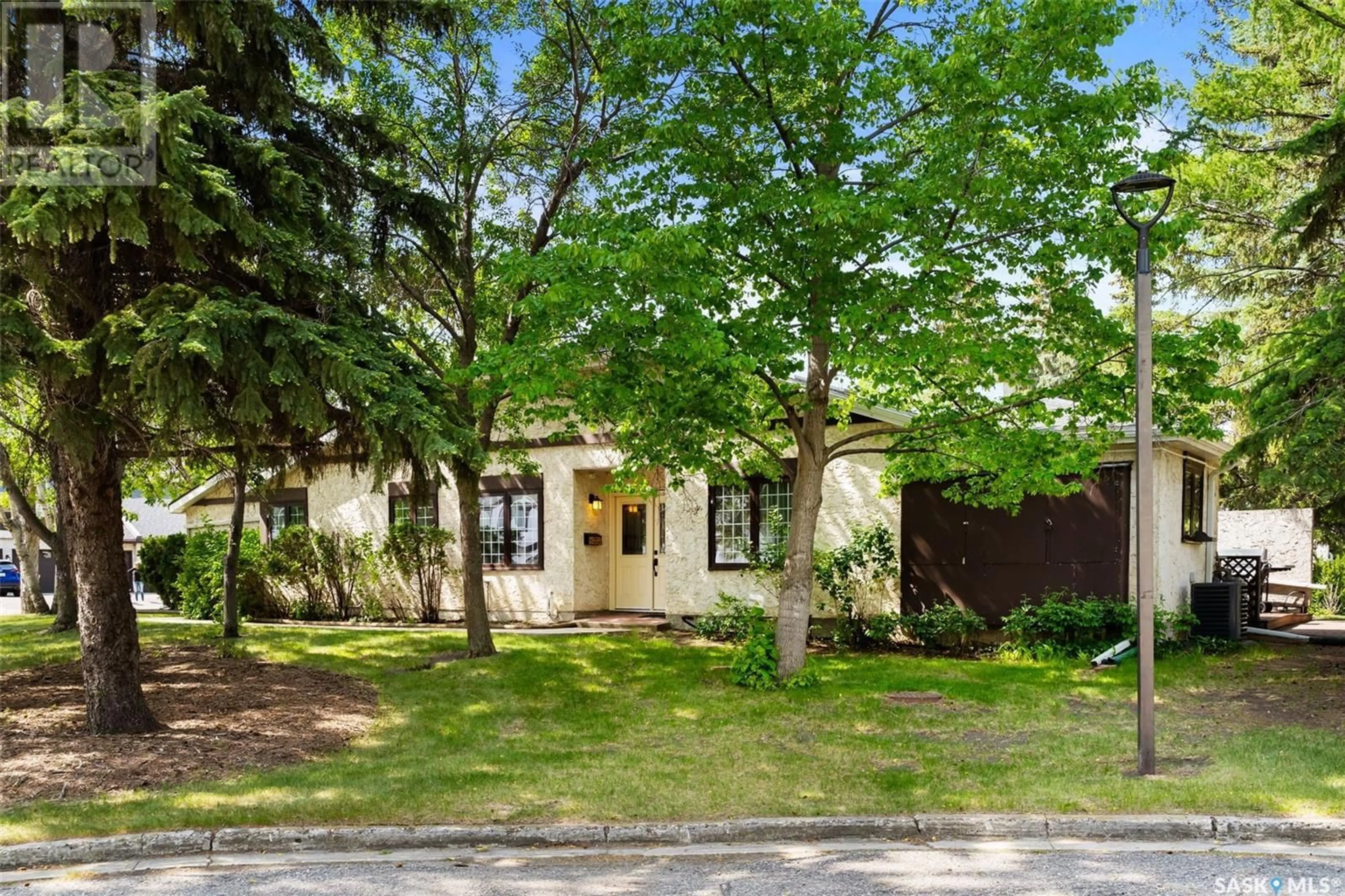 Unknown for 1052 - 54 GRYPHONS WALK, Regina Saskatchewan S4S6X1