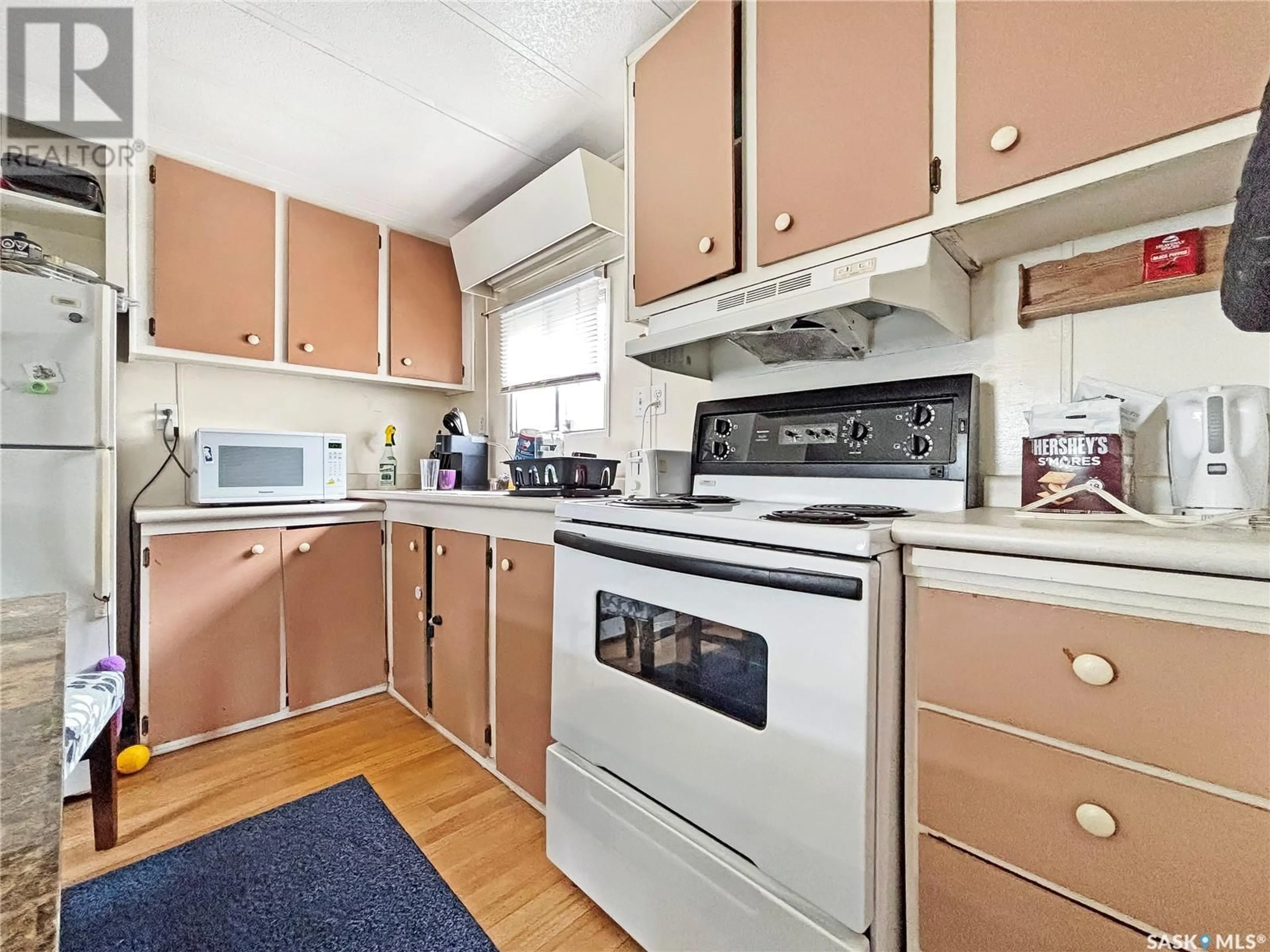 Standard kitchen, unknown for 1524 - 1010 RAYNER AVENUE, Saskatoon Saskatchewan S7N1Y1