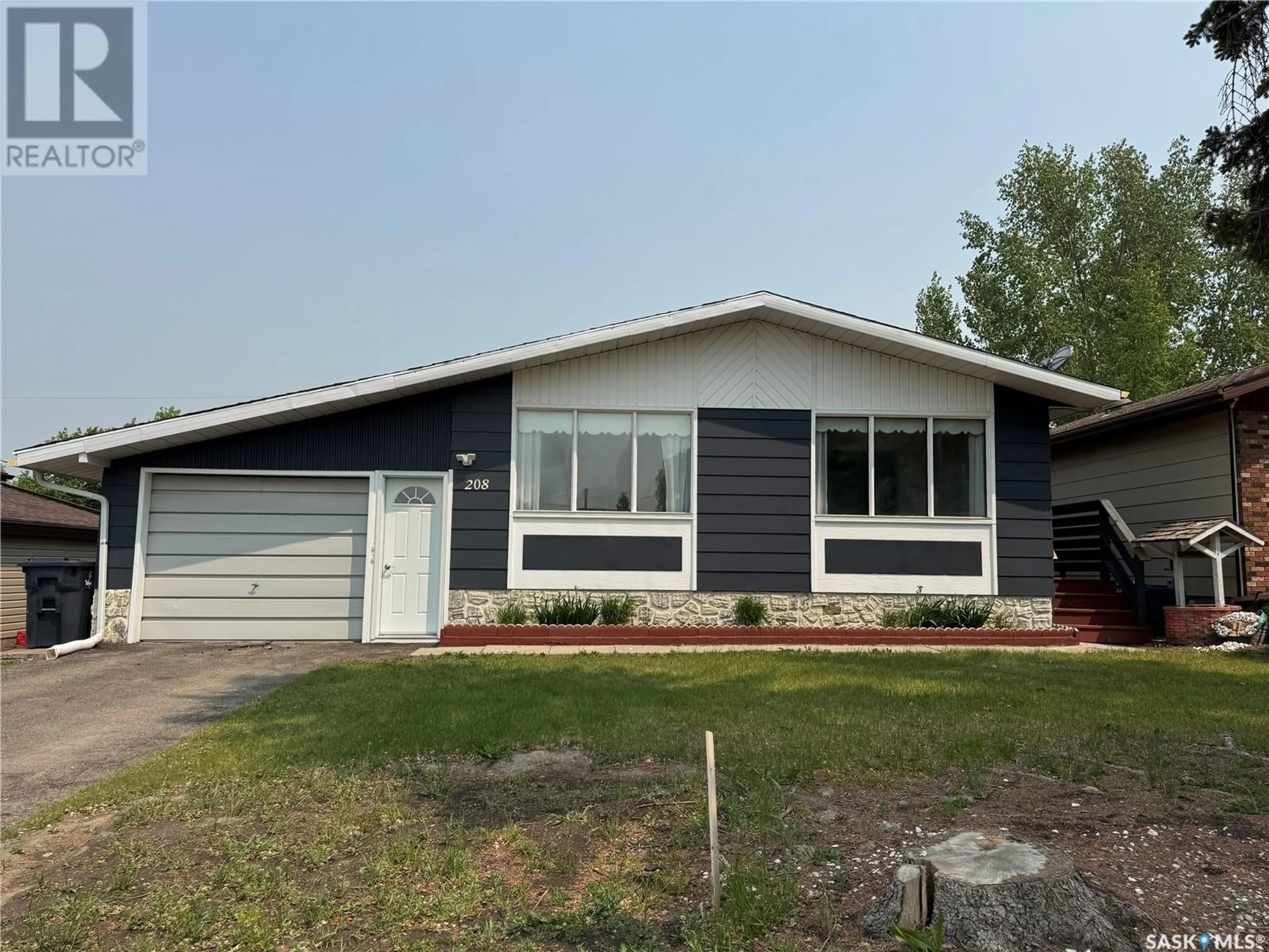 Home with vinyl exterior material, street for 208 7TH STREET, Wynyard Saskatchewan S0A4T0
