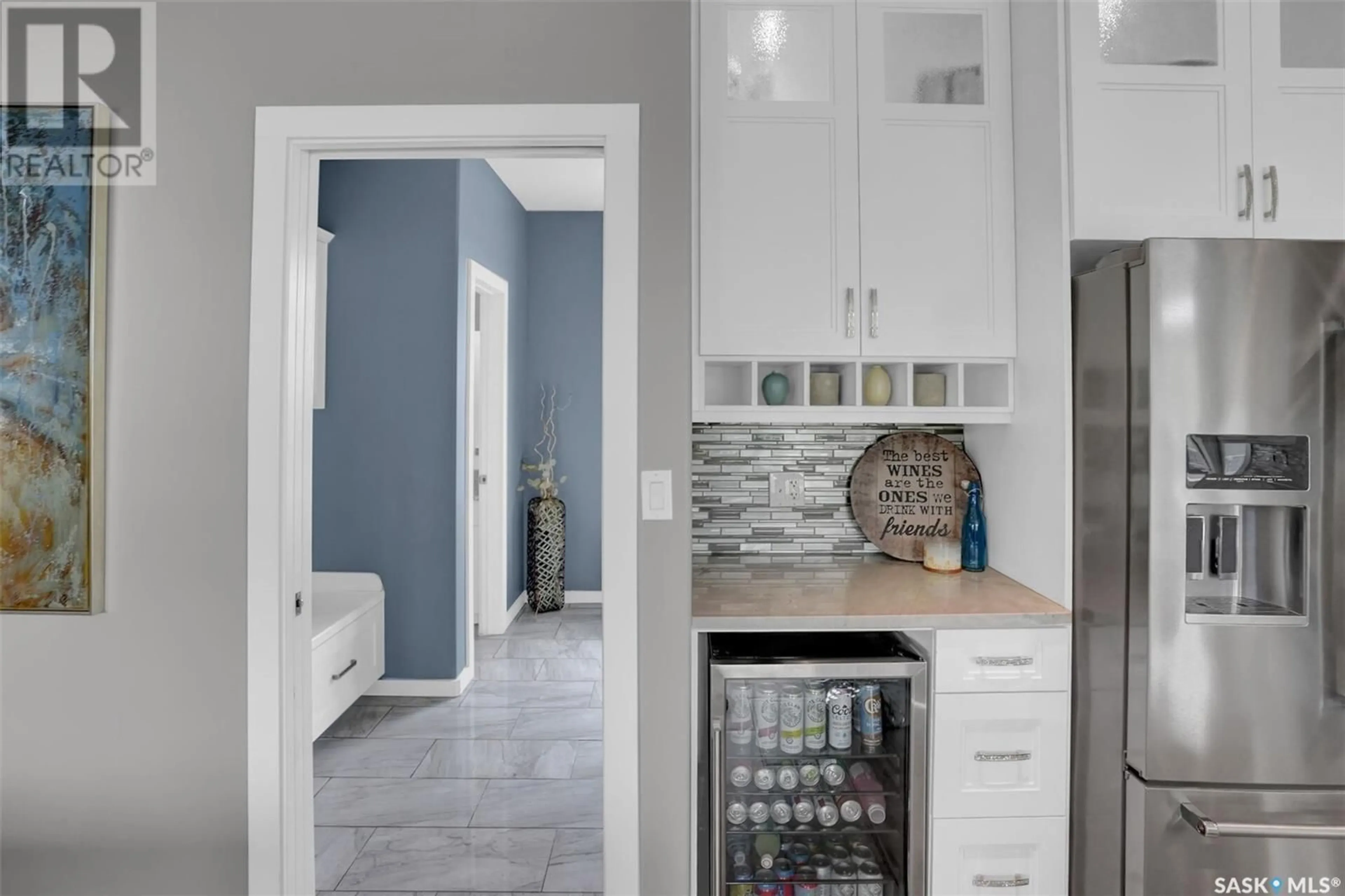 Contemporary kitchen, ceramic/tile floor for 410 HANLEY CRESCENT, Edenwold Rm No. 158 Saskatchewan S0G3Z0