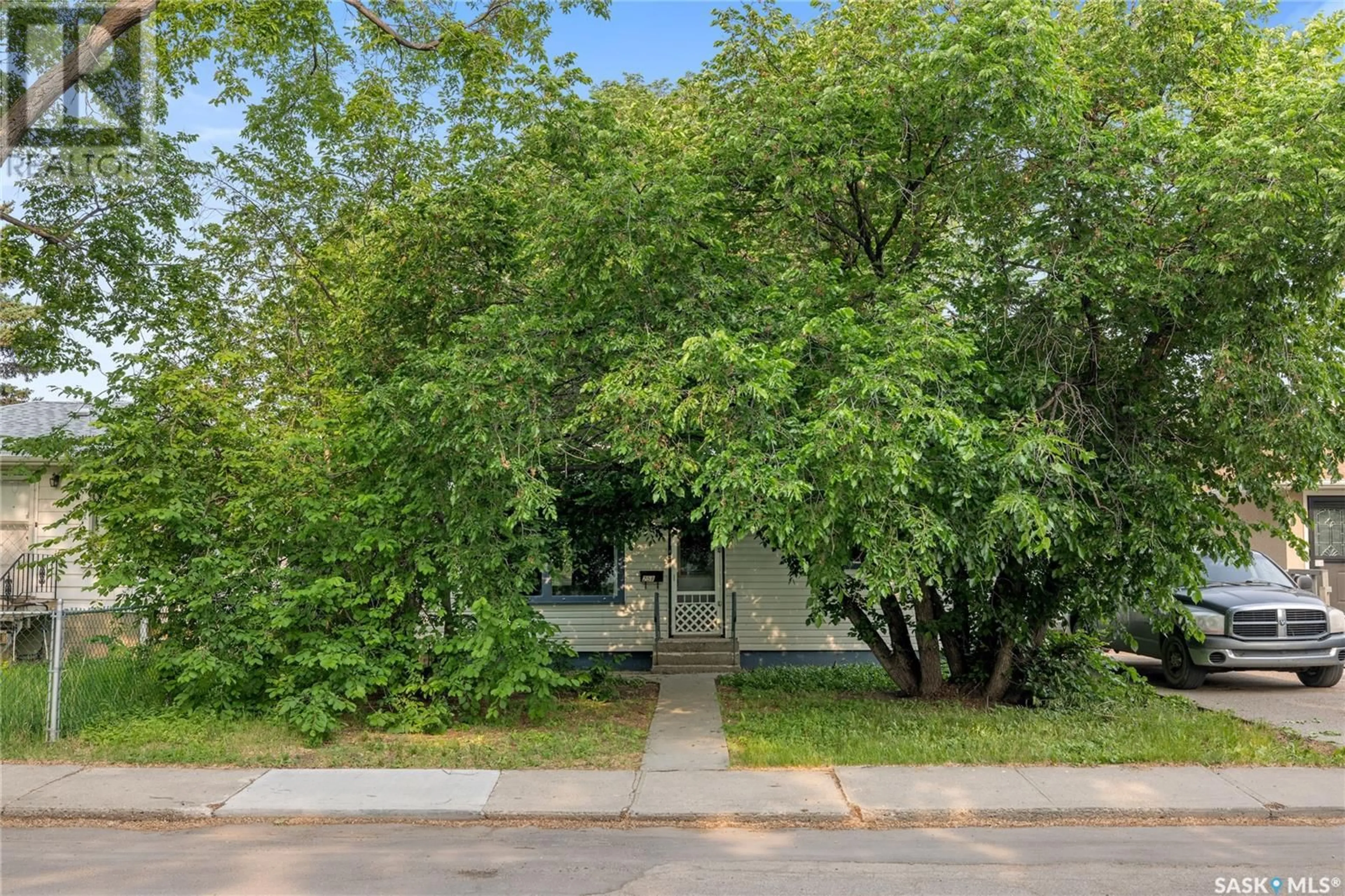 A pic from outside/outdoor area/front of a property/back of a property/a pic from drone, street for 258 SCARTH STREET, Regina Saskatchewan S4R2C1
