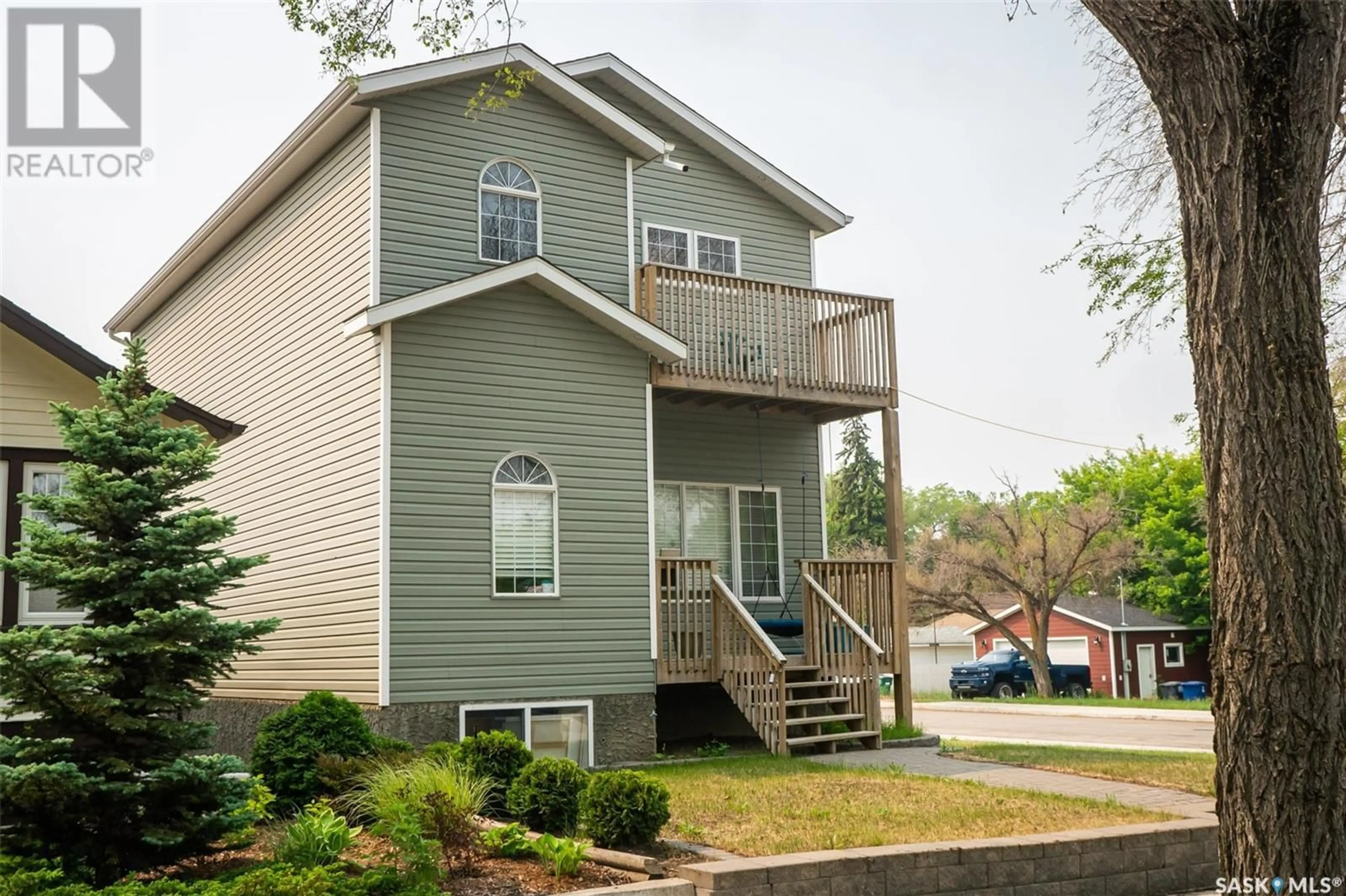 Home with vinyl exterior material, street for 202 2ND STREET, Saskatoon Saskatchewan S7H1N6