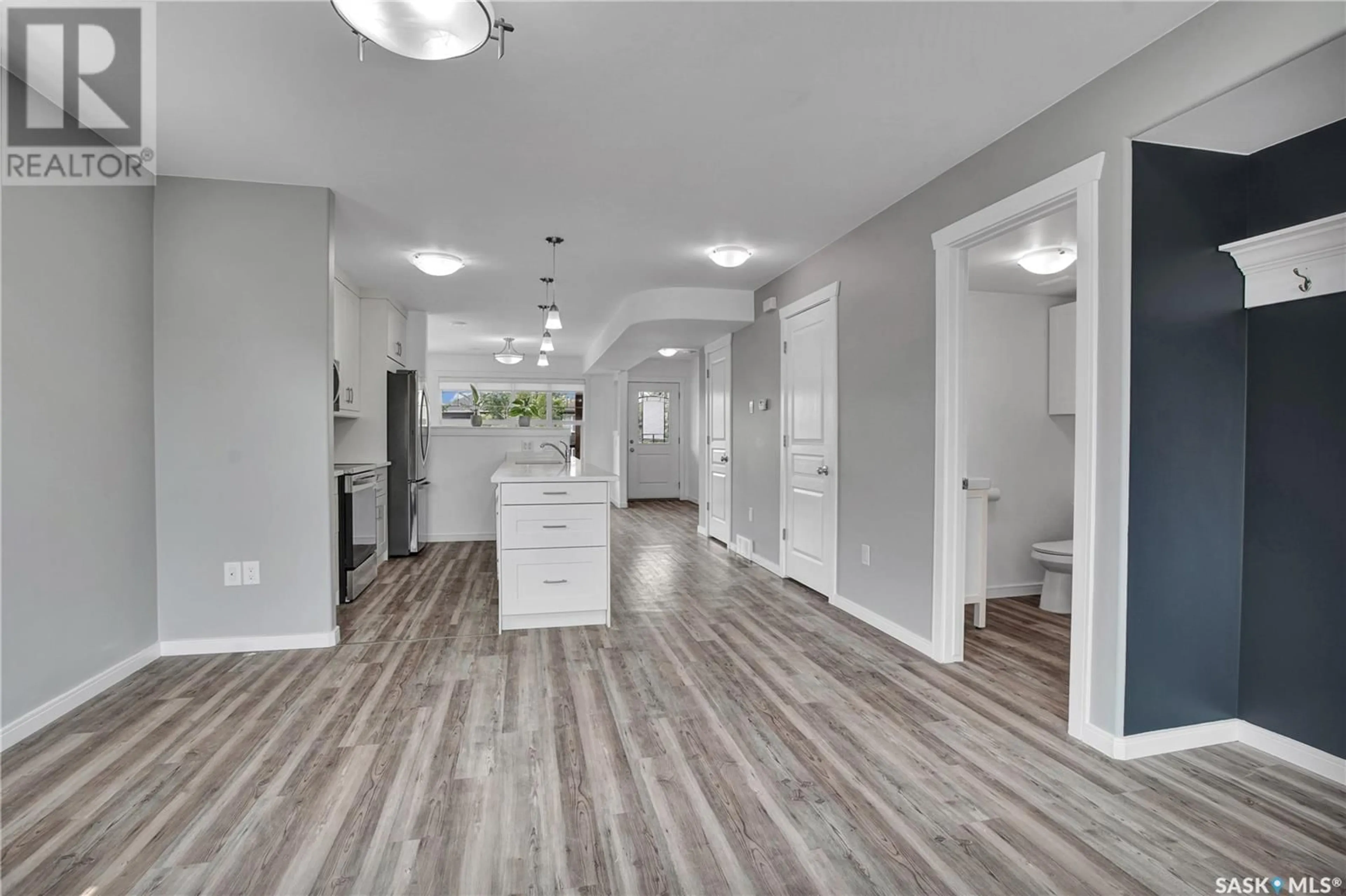 Indoor entryway for 4034 33RD STREET, Saskatoon Saskatchewan S7L7N2