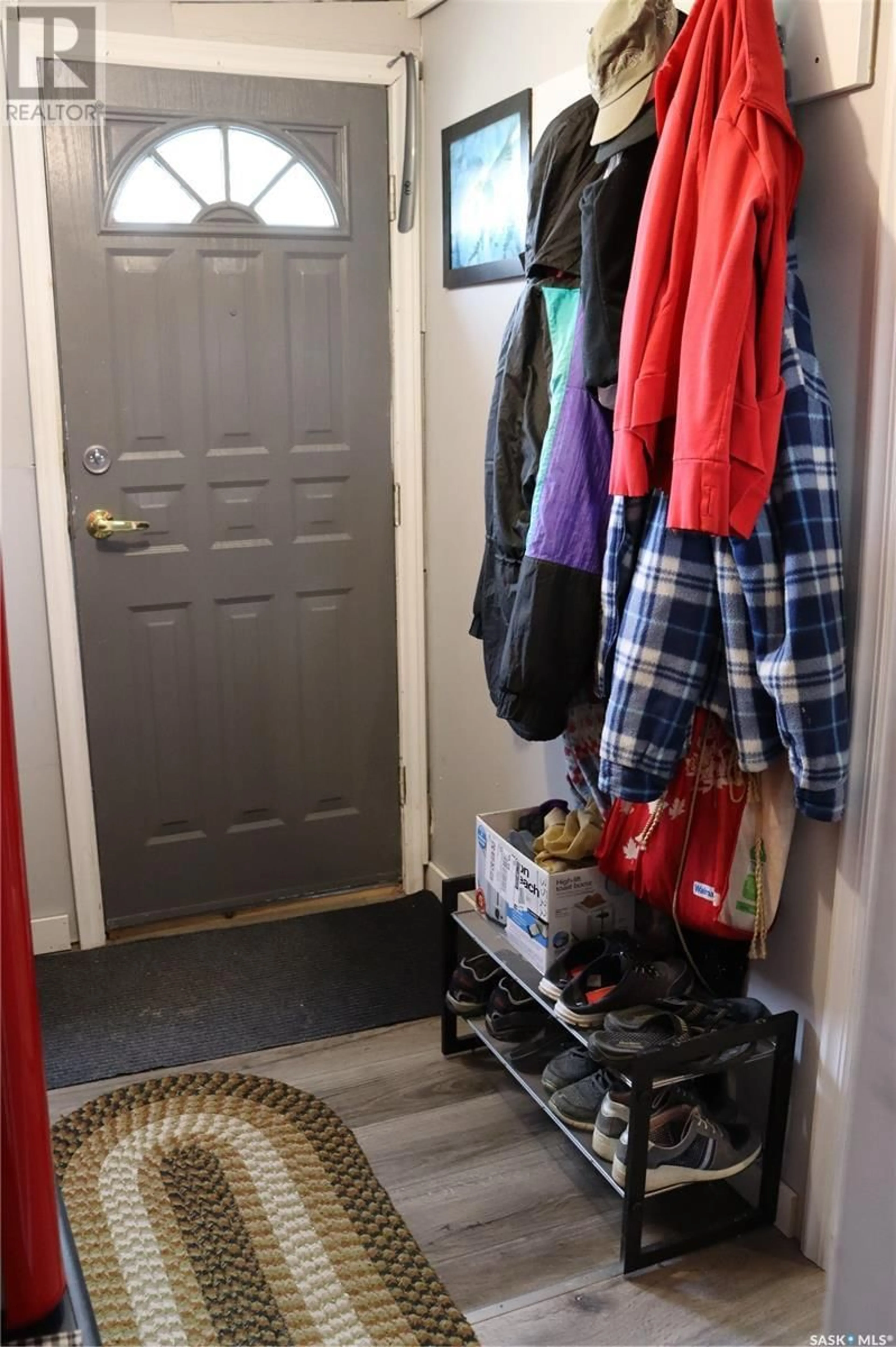 Indoor entryway for E - 12 401 RAILWAY AVENUE, Vanscoy Saskatchewan S0L3J0