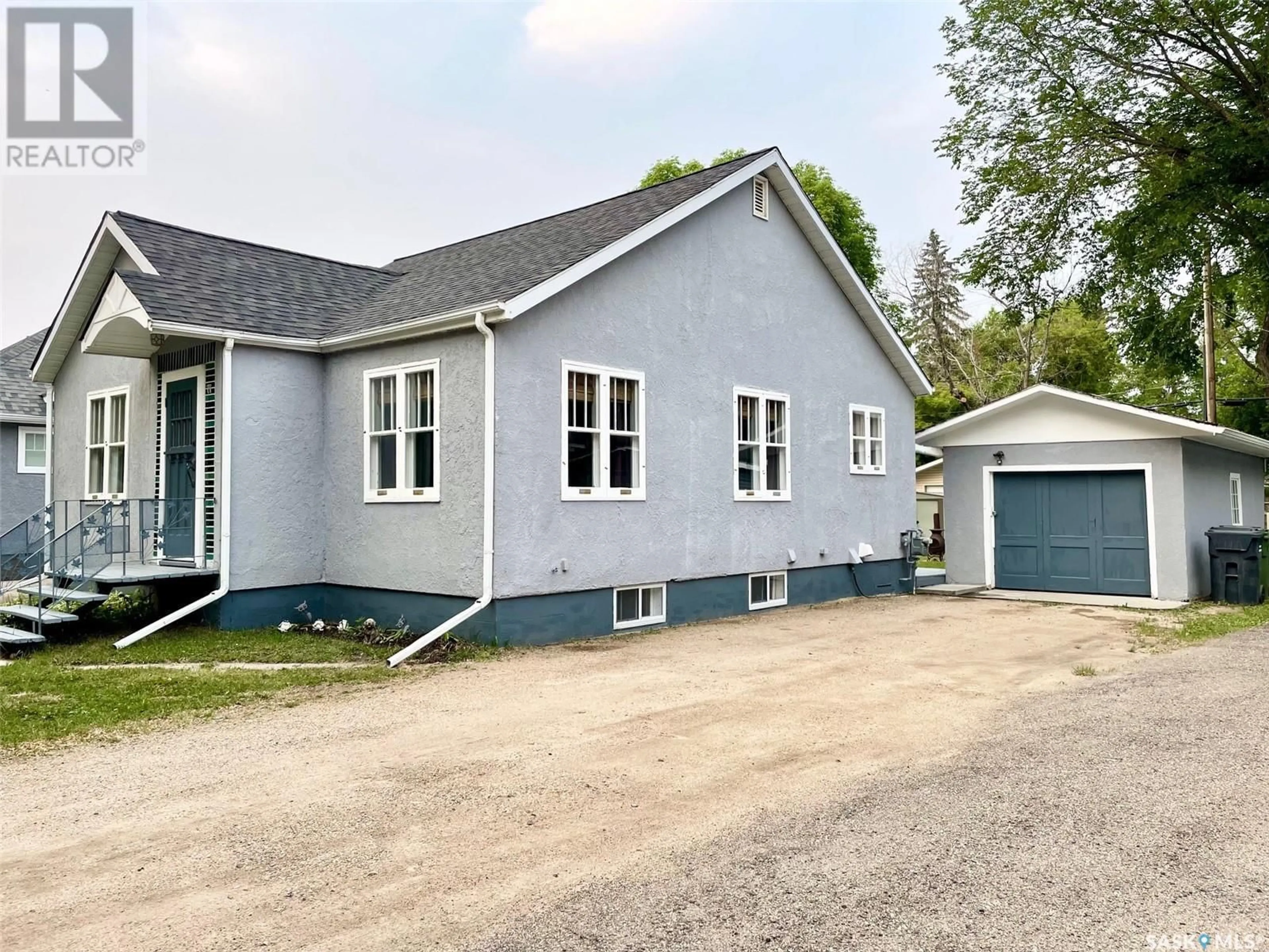 Home with vinyl exterior material, street for 77 FOURTH AVENUE, Yorkton Saskatchewan S3N1A4