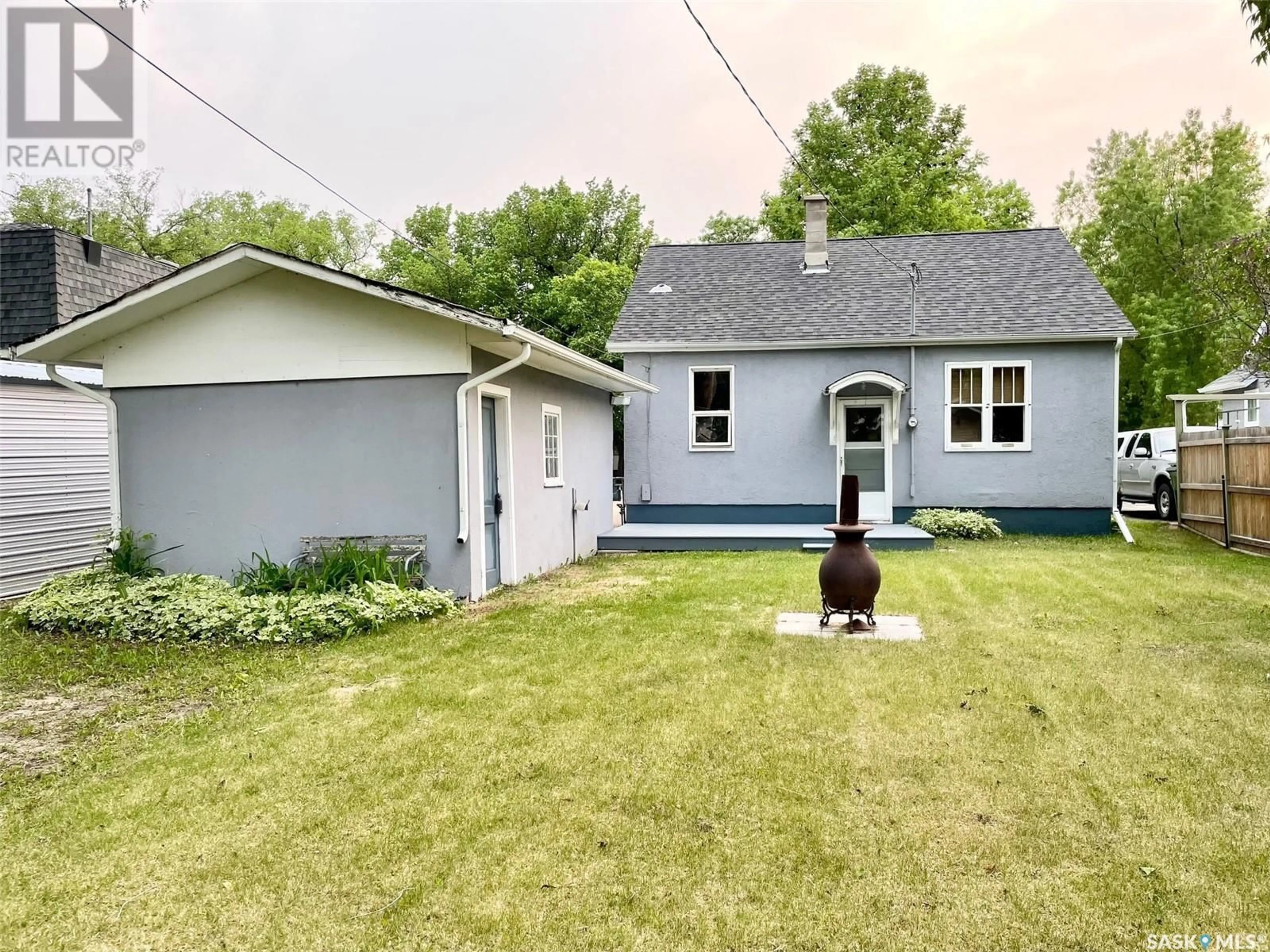 A pic from outside/outdoor area/front of a property/back of a property/a pic from drone, street for 77 FOURTH AVENUE, Yorkton Saskatchewan S3N1A4