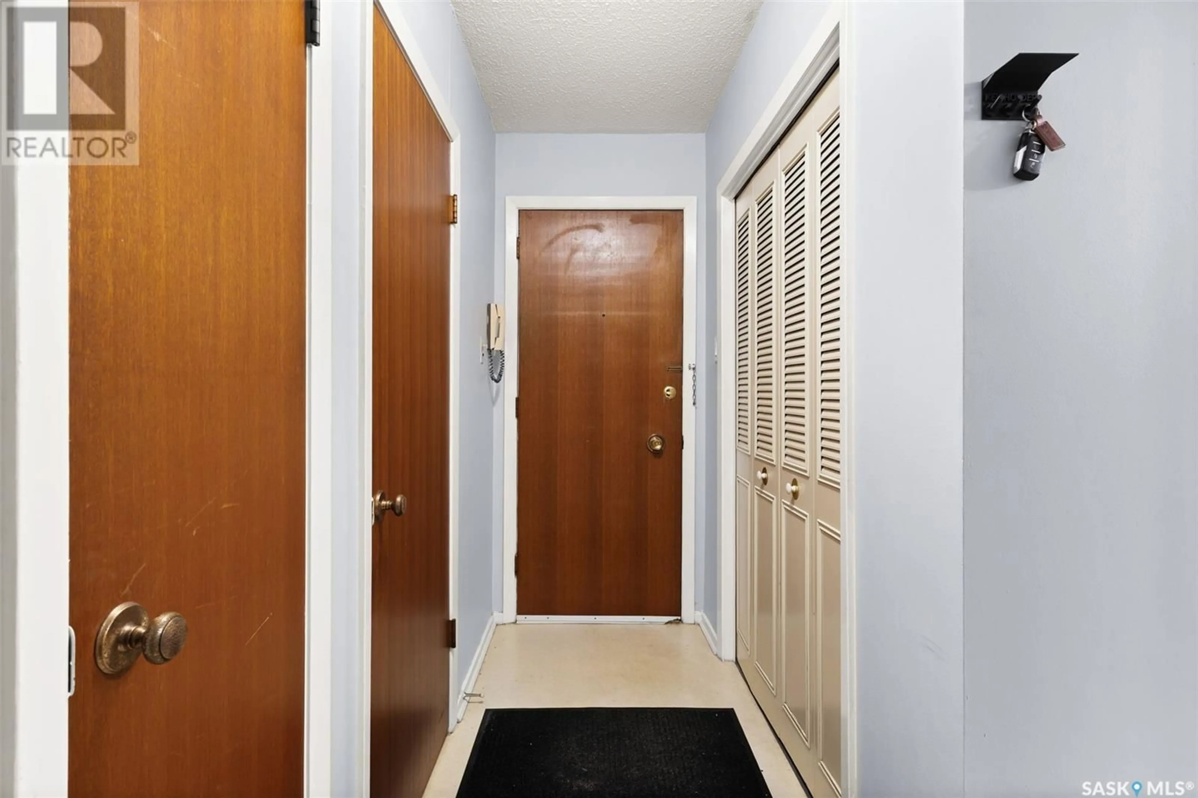 Indoor foyer for 29 42 SPENCE STREET, Regina Saskatchewan S4S4H4