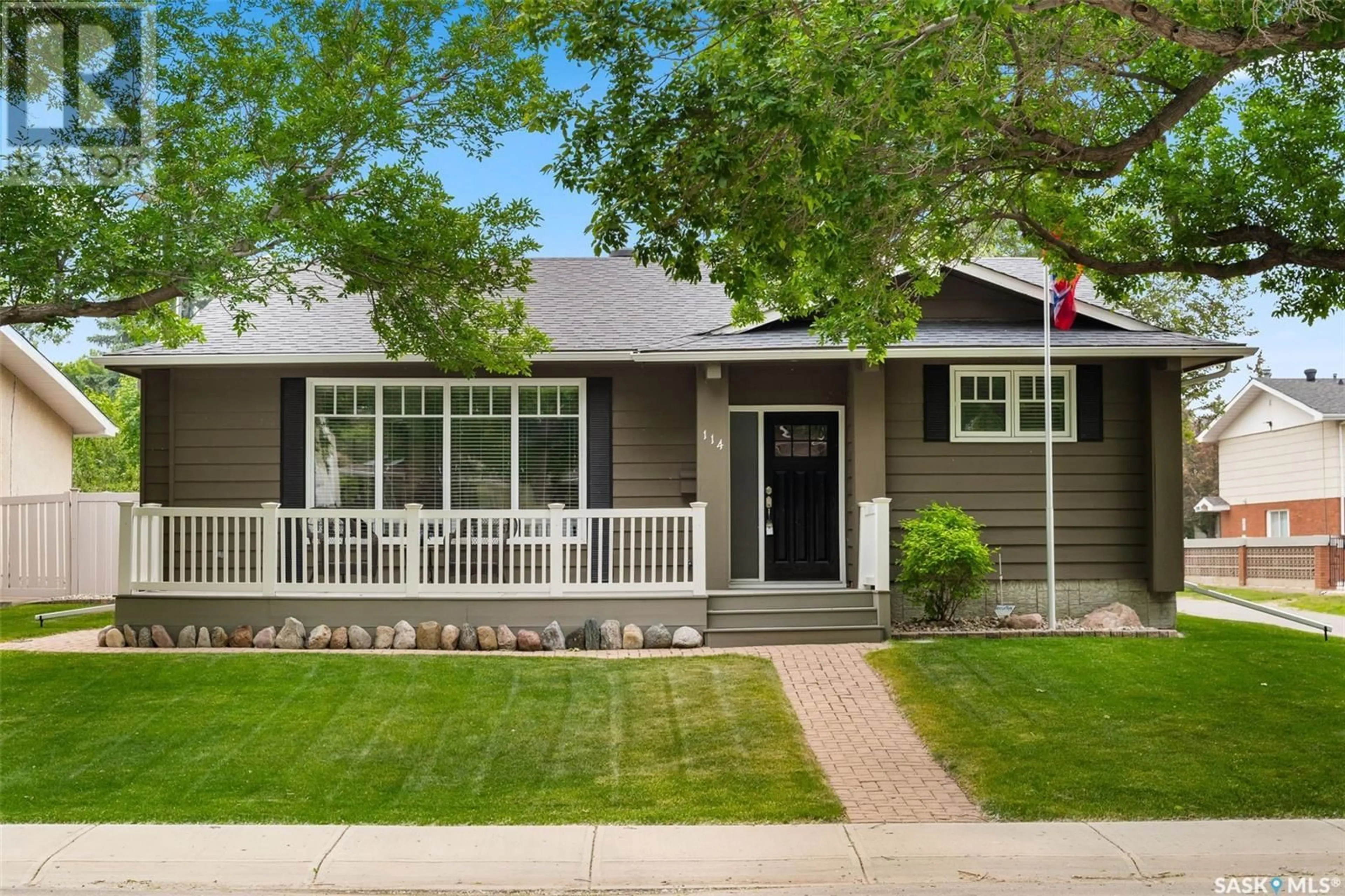 Home with vinyl exterior material, street for 114 PLAINSVIEW DRIVE, Regina Saskatchewan S4S6K4