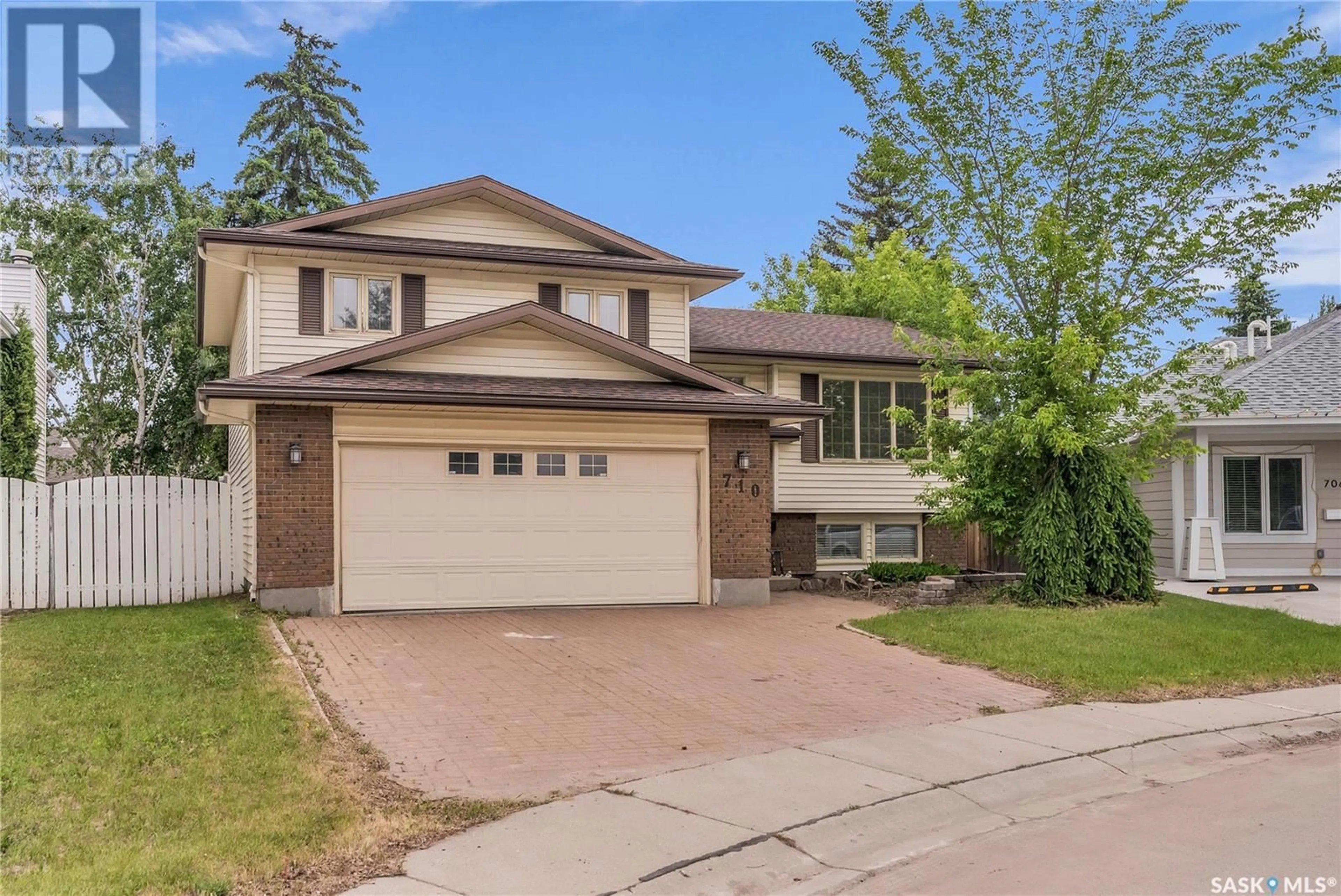 Home with vinyl exterior material, street for 710 BRIGHTSAND CRESCENT, Saskatoon Saskatchewan S7J4X7