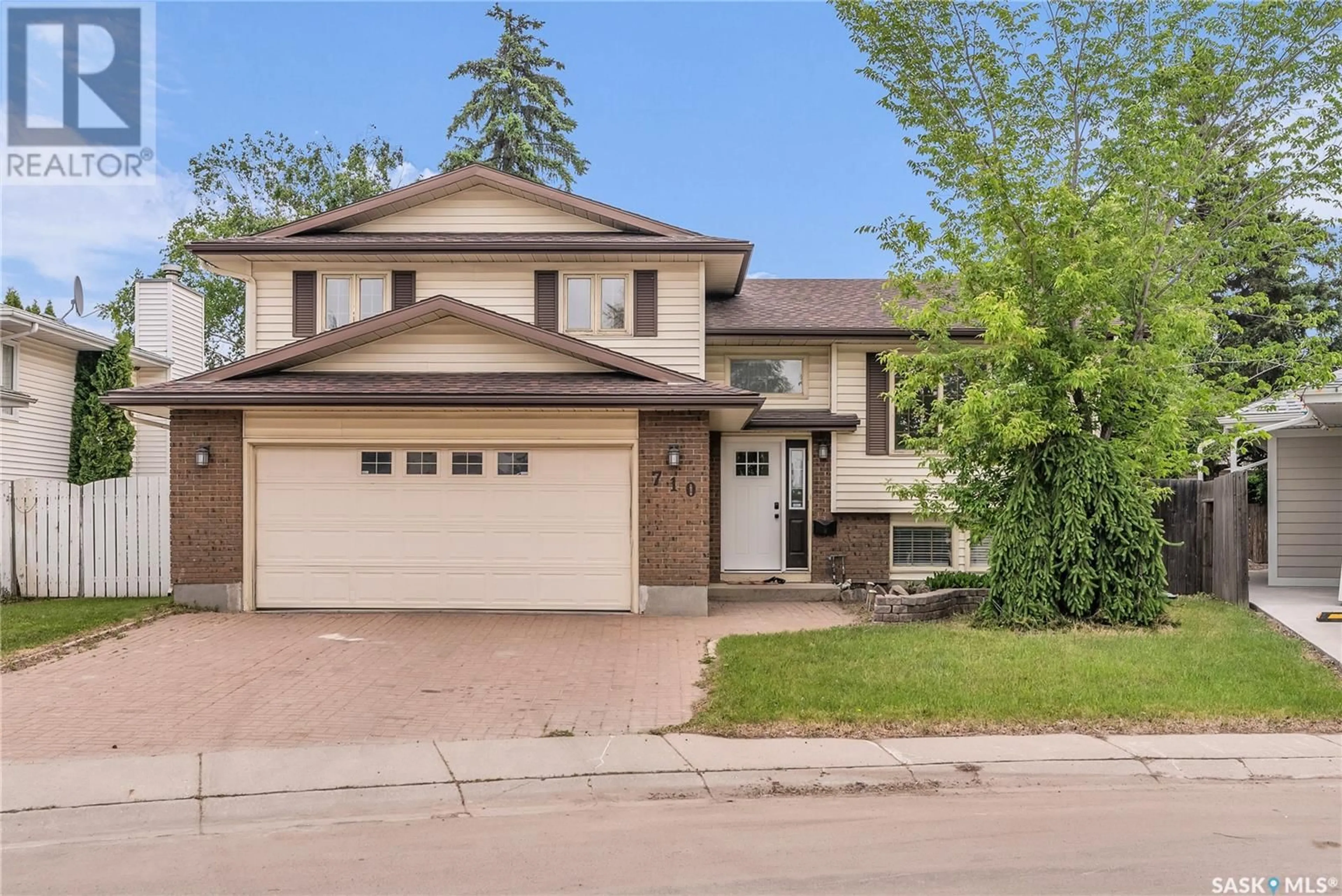 Home with vinyl exterior material, street for 710 BRIGHTSAND CRESCENT, Saskatoon Saskatchewan S7J4X7