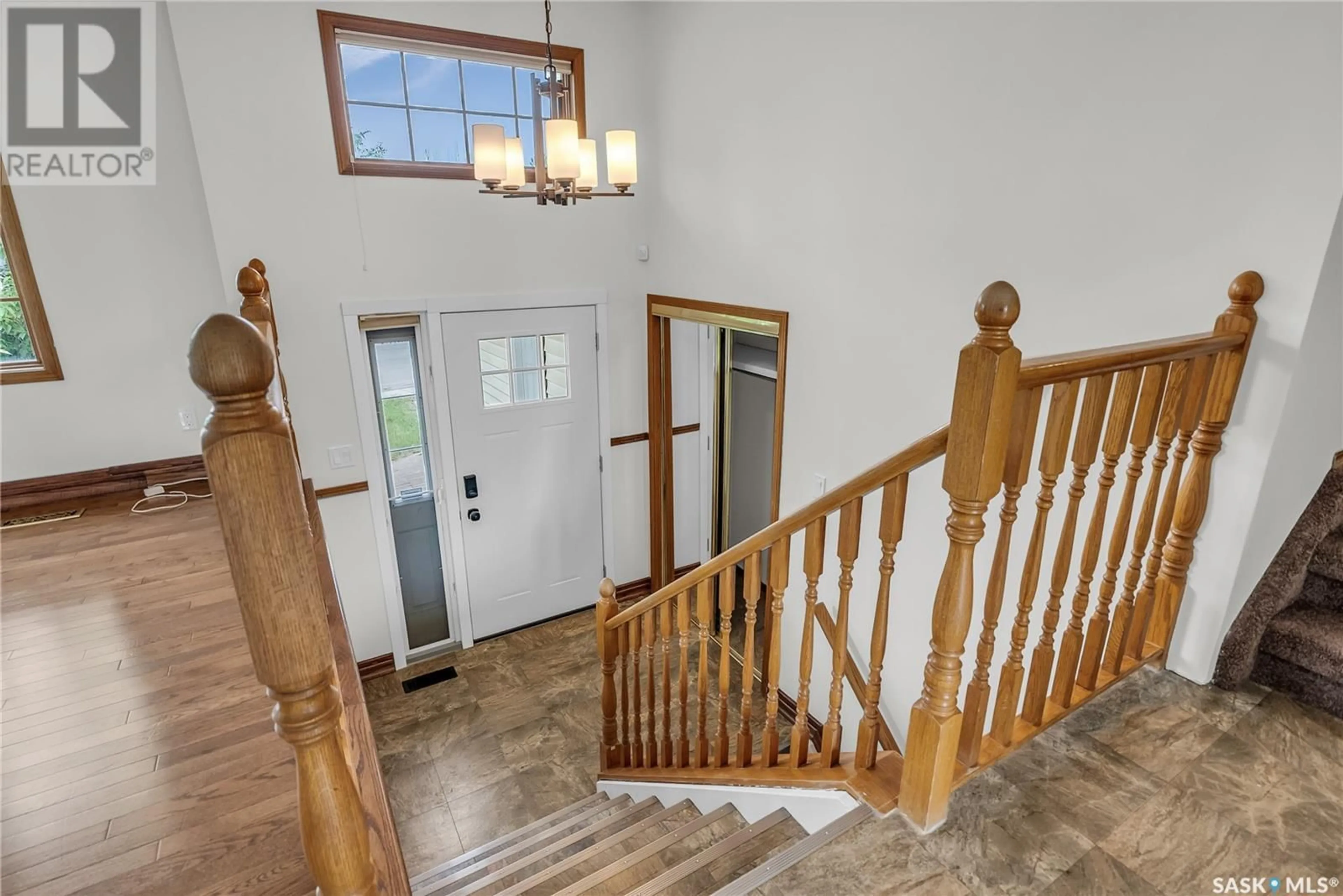 Indoor foyer for 710 BRIGHTSAND CRESCENT, Saskatoon Saskatchewan S7J4X7