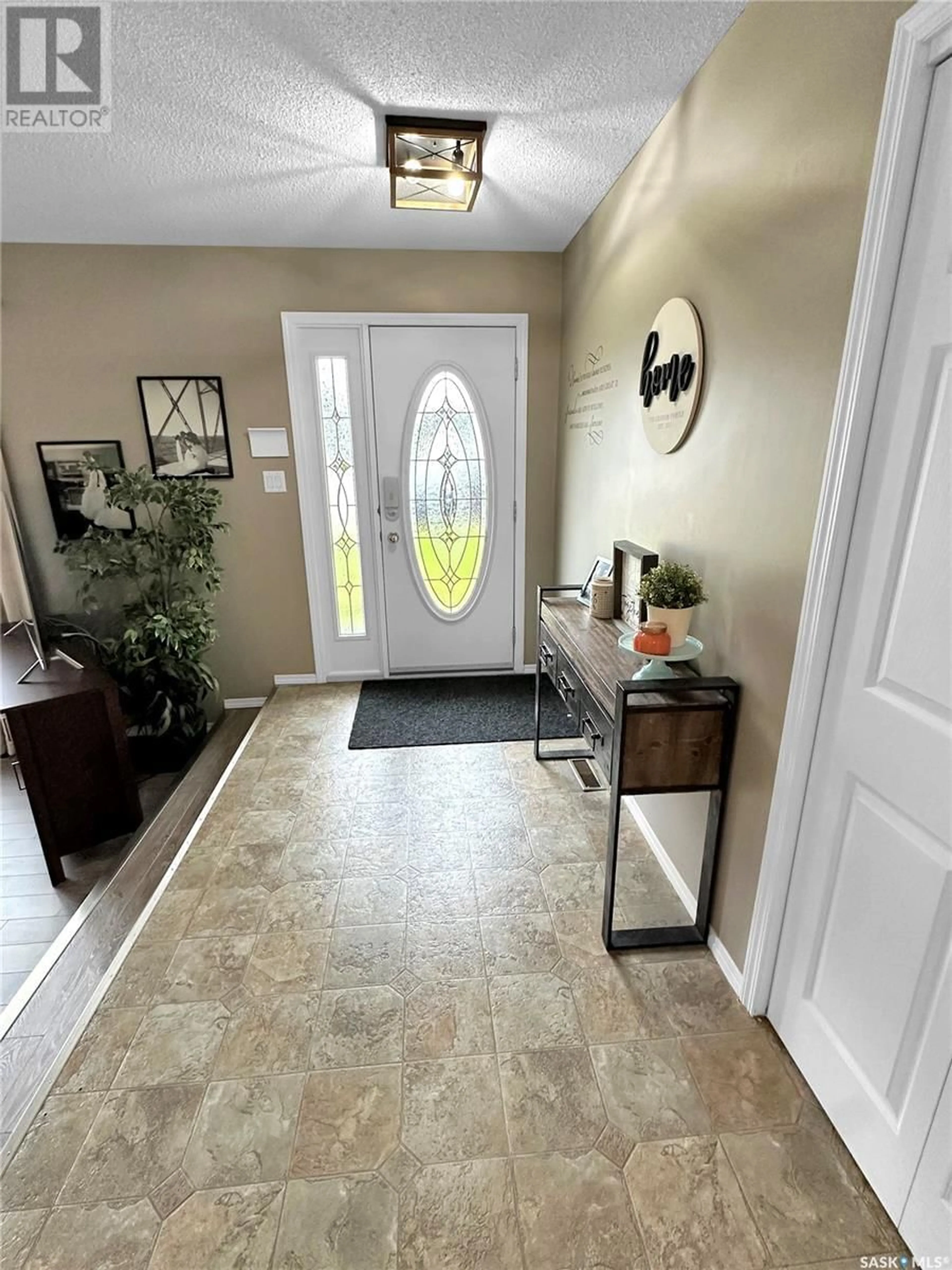 Indoor entryway for 30 WHYTE PLACE, Swift Current Saskatchewan S9H1P8