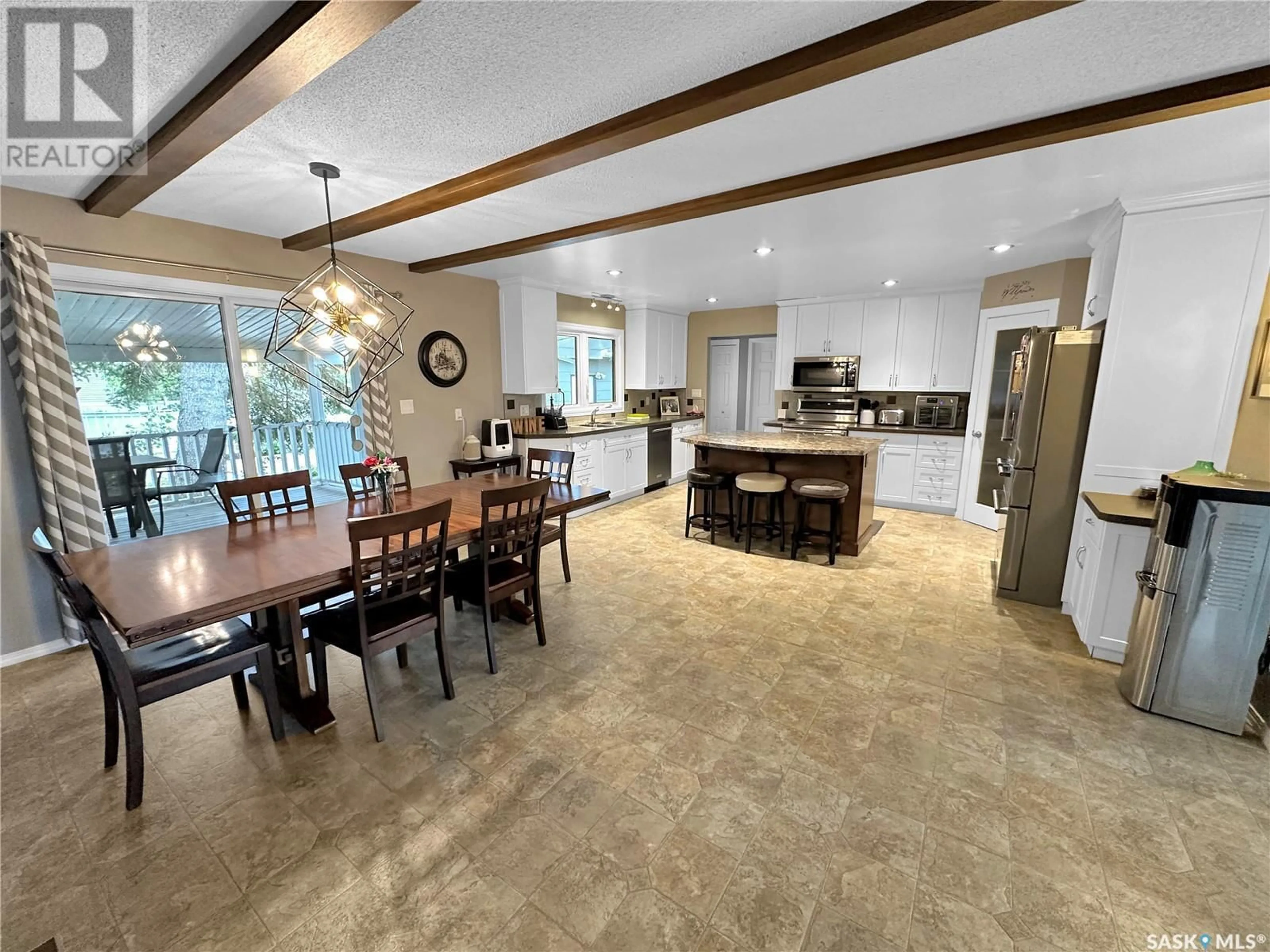 Open concept kitchen, ceramic/tile floor for 30 WHYTE PLACE, Swift Current Saskatchewan S9H1P8