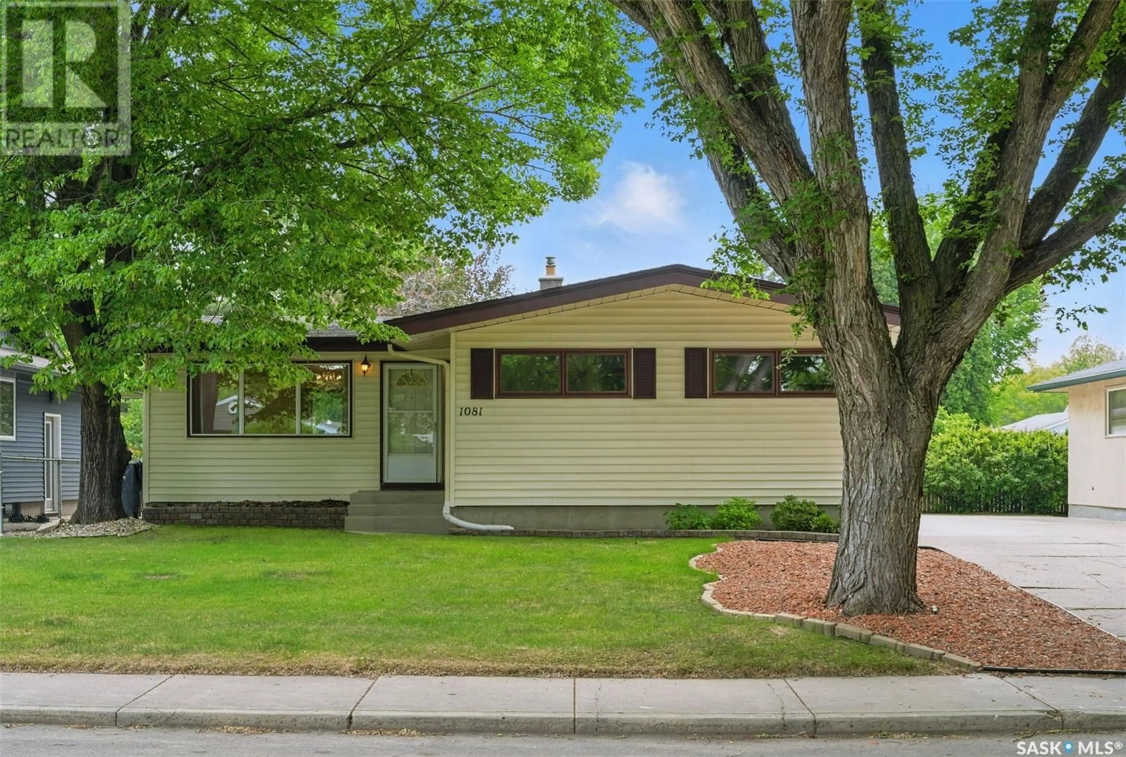 Home with vinyl exterior material, street for 1081 CENTRE EAST, Saskatoon Saskatchewan S7J3A2