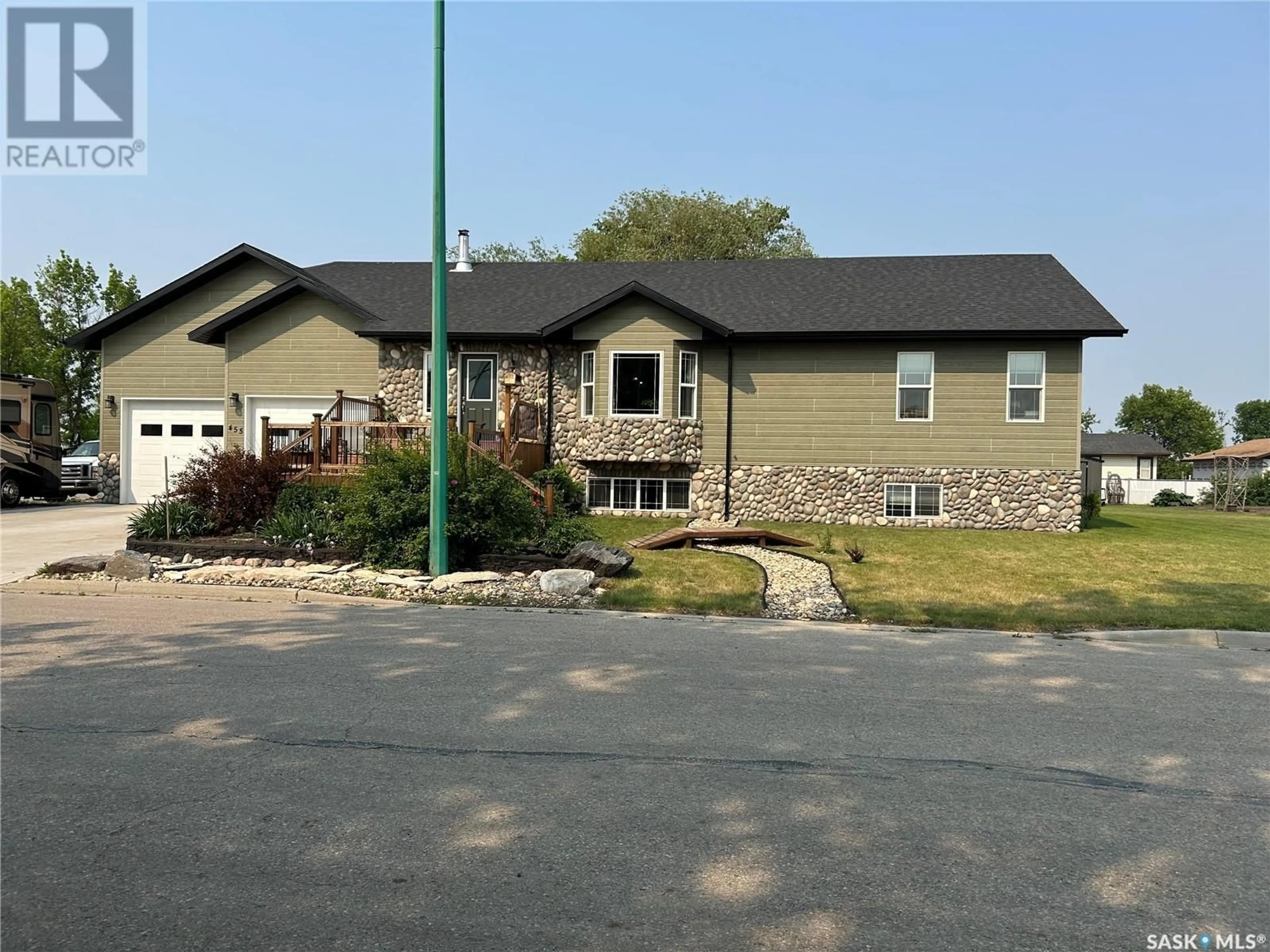 Home with vinyl exterior material, unknown for 455 4TH STREET, Carrot River Saskatchewan S0E0L0