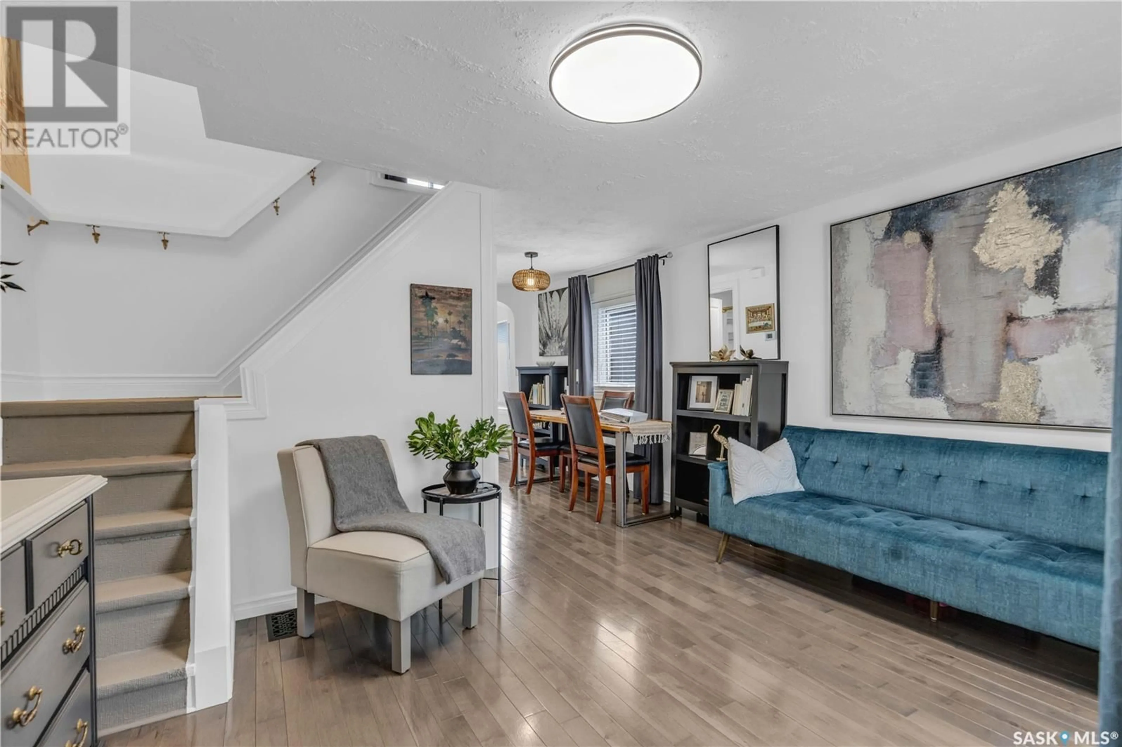 Living room with furniture, unknown for 522 K AVENUE, Saskatoon Saskatchewan S7H0M3