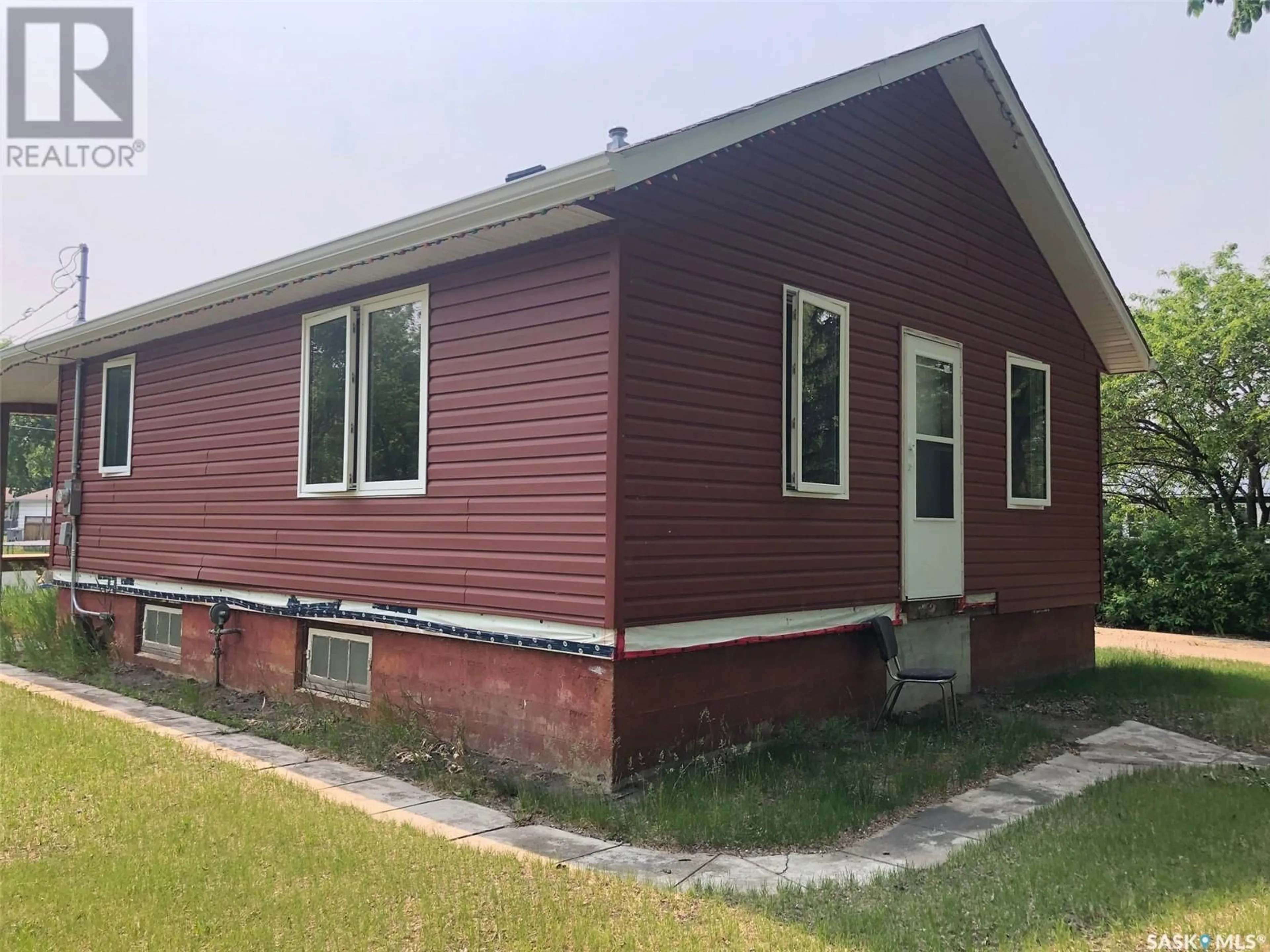 Home with vinyl exterior material, building for 230 2ND AVENUE, Canora Saskatchewan S0A0L0