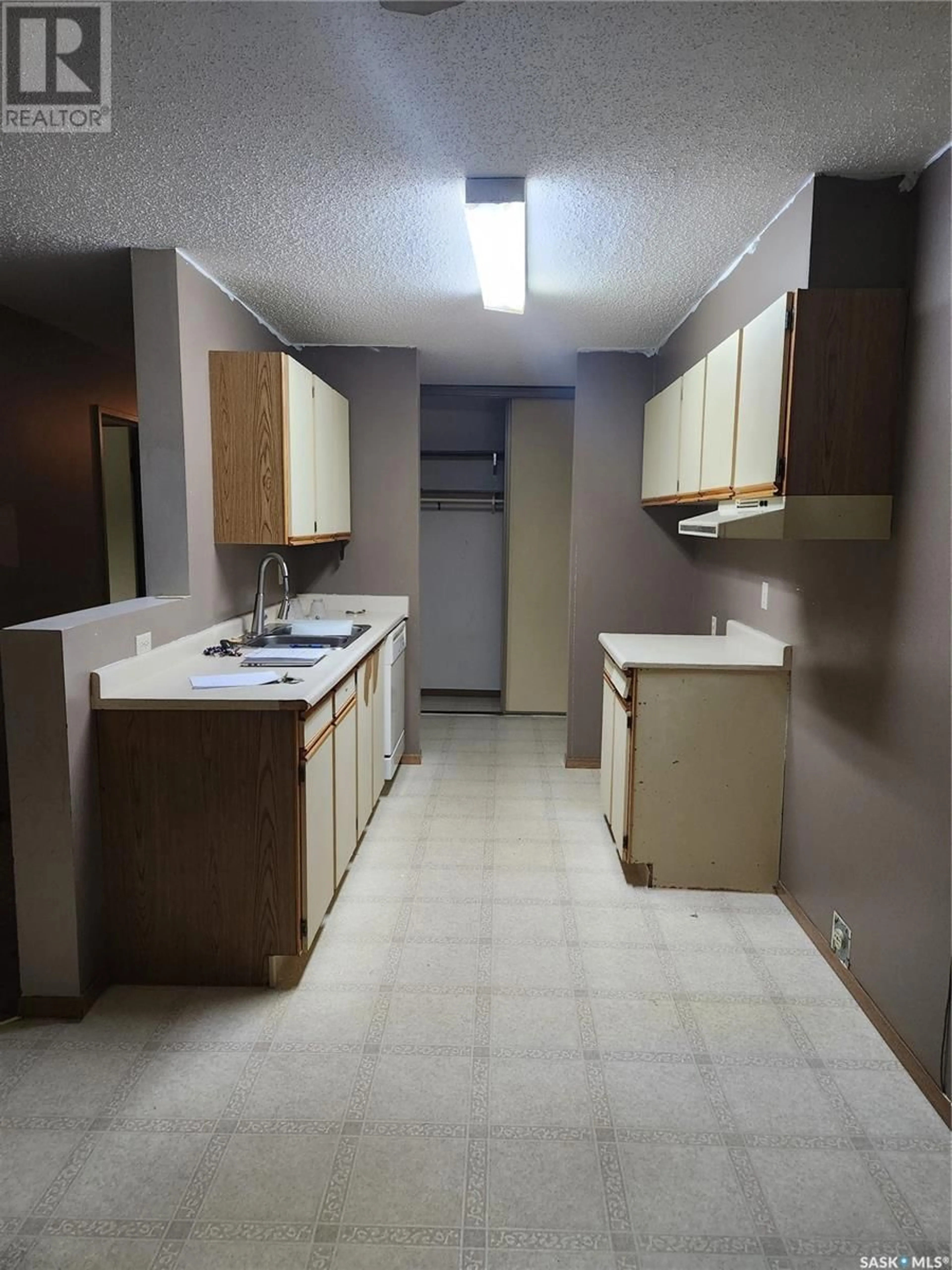 Standard kitchen, unknown for 130 - 101 EDINBURGH PLACE, Saskatoon Saskatchewan S7H5J7