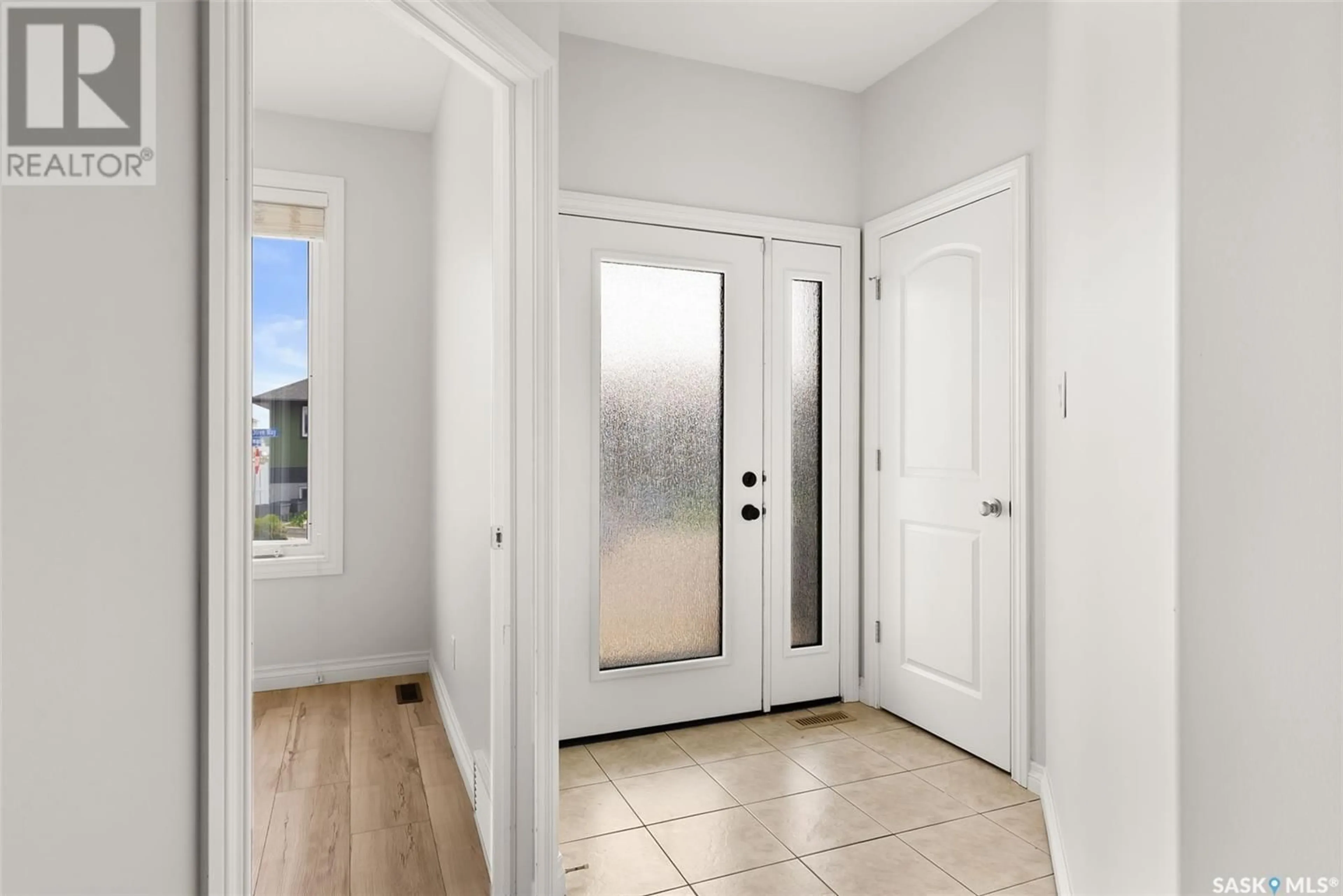 Indoor entryway for 4101 GREEN OLIVE WAY, Regina Saskatchewan S4V1P8