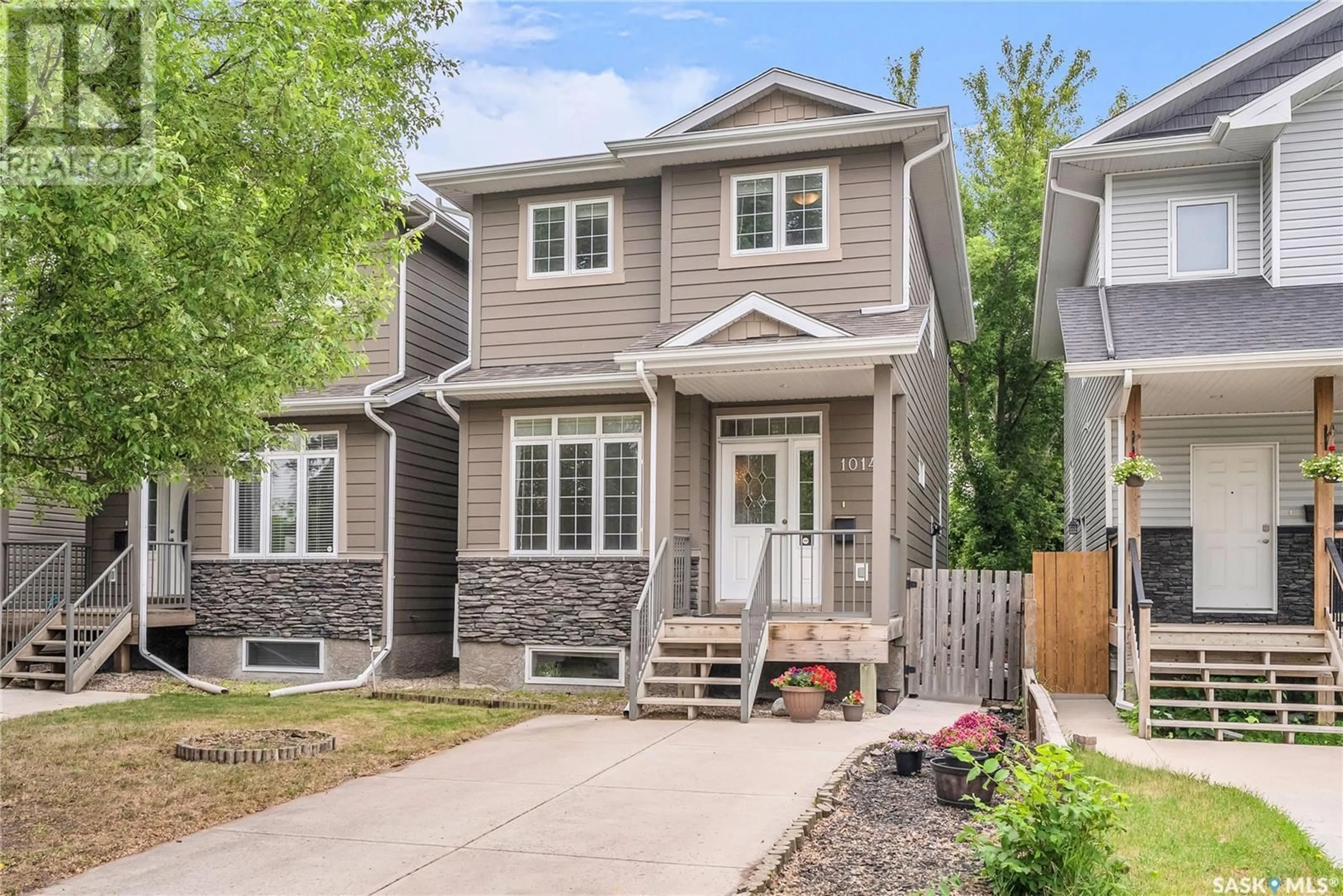 Home with vinyl exterior material, street for 1014 3RD STREET, Saskatoon Saskatchewan S7H1M9