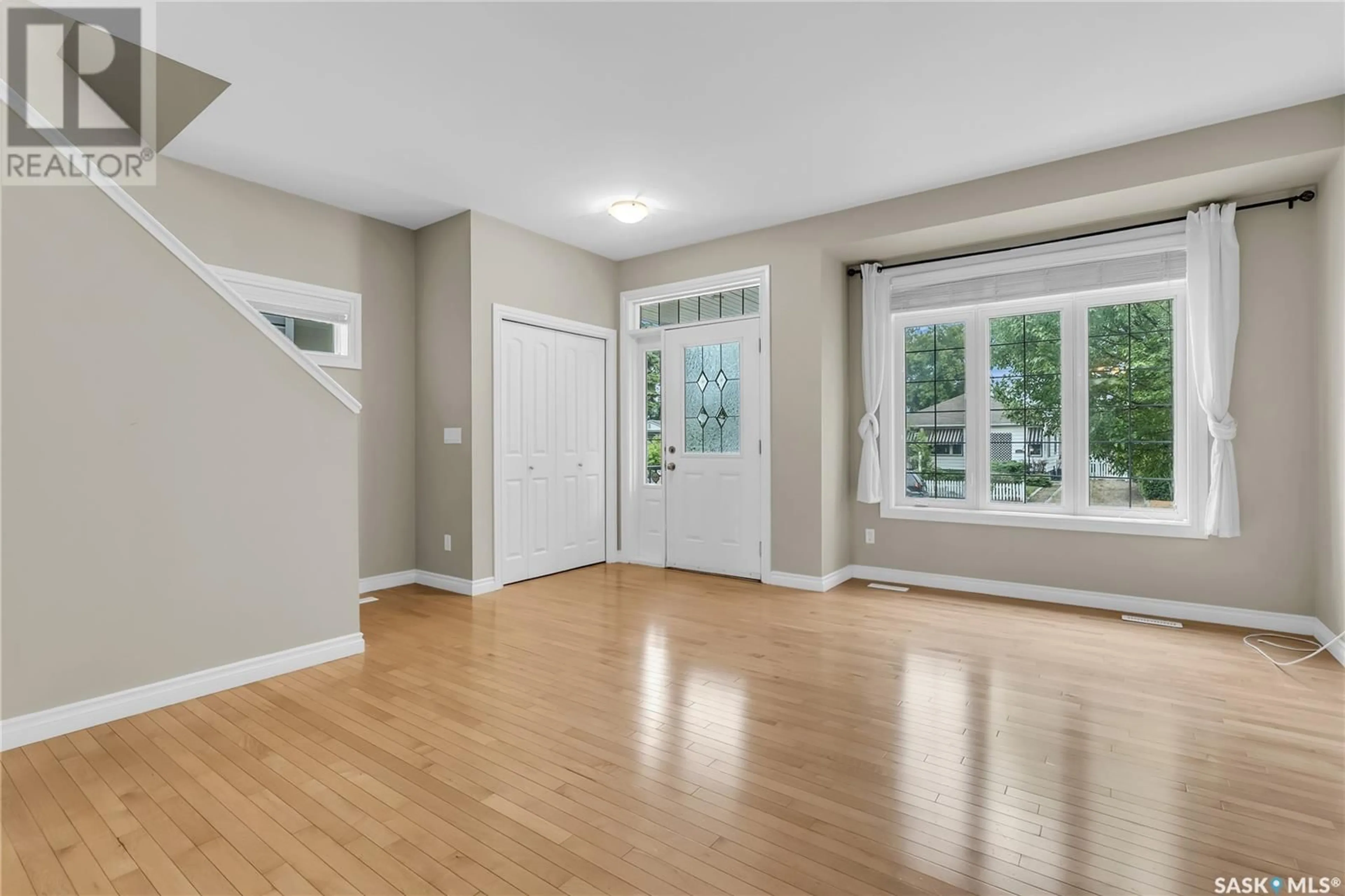 Indoor entryway for 1014 3RD STREET, Saskatoon Saskatchewan S7H1M9