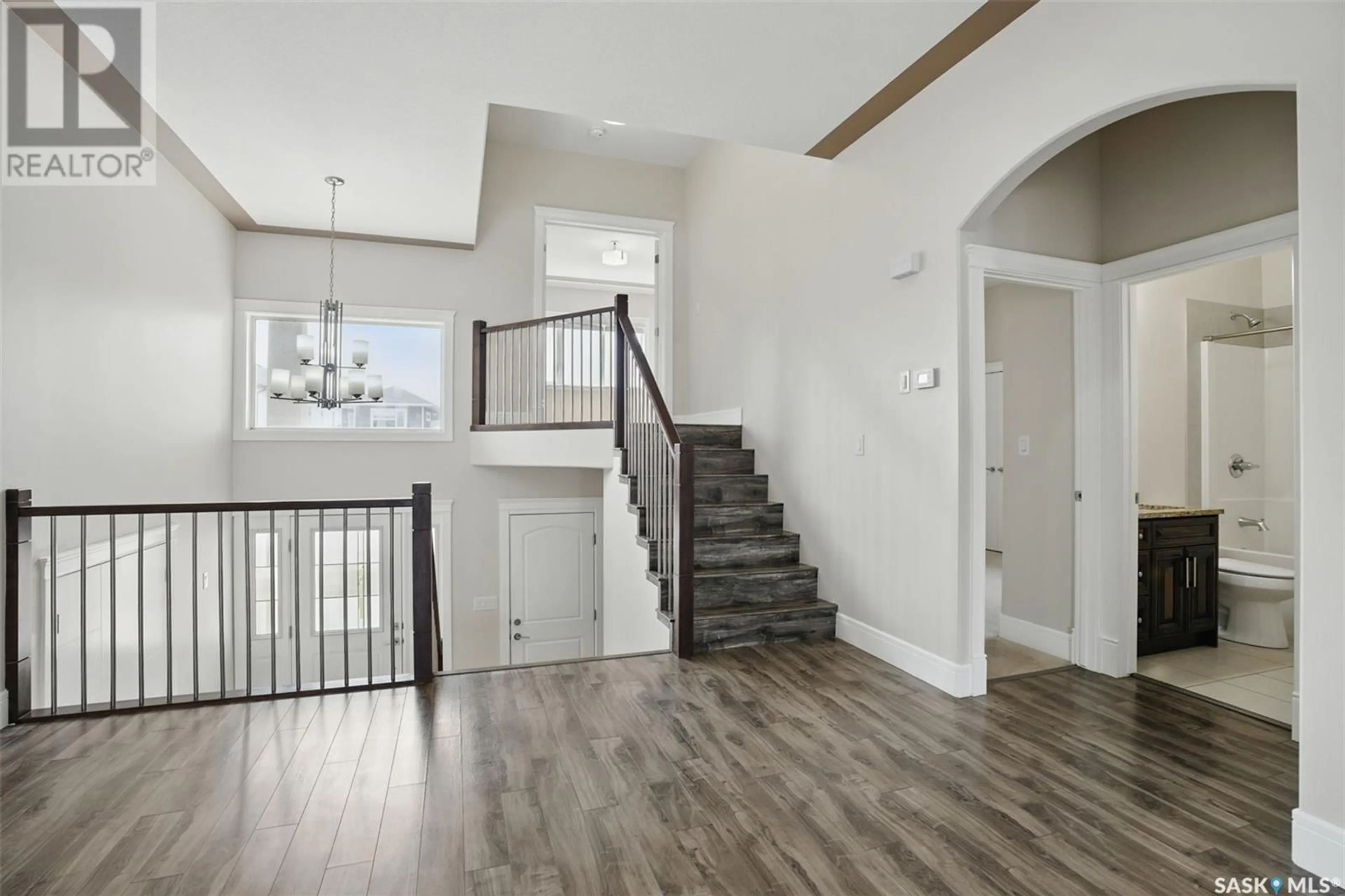 Indoor entryway for 154 FAST CRESCENT, Saskatoon Saskatchewan S7W0W9