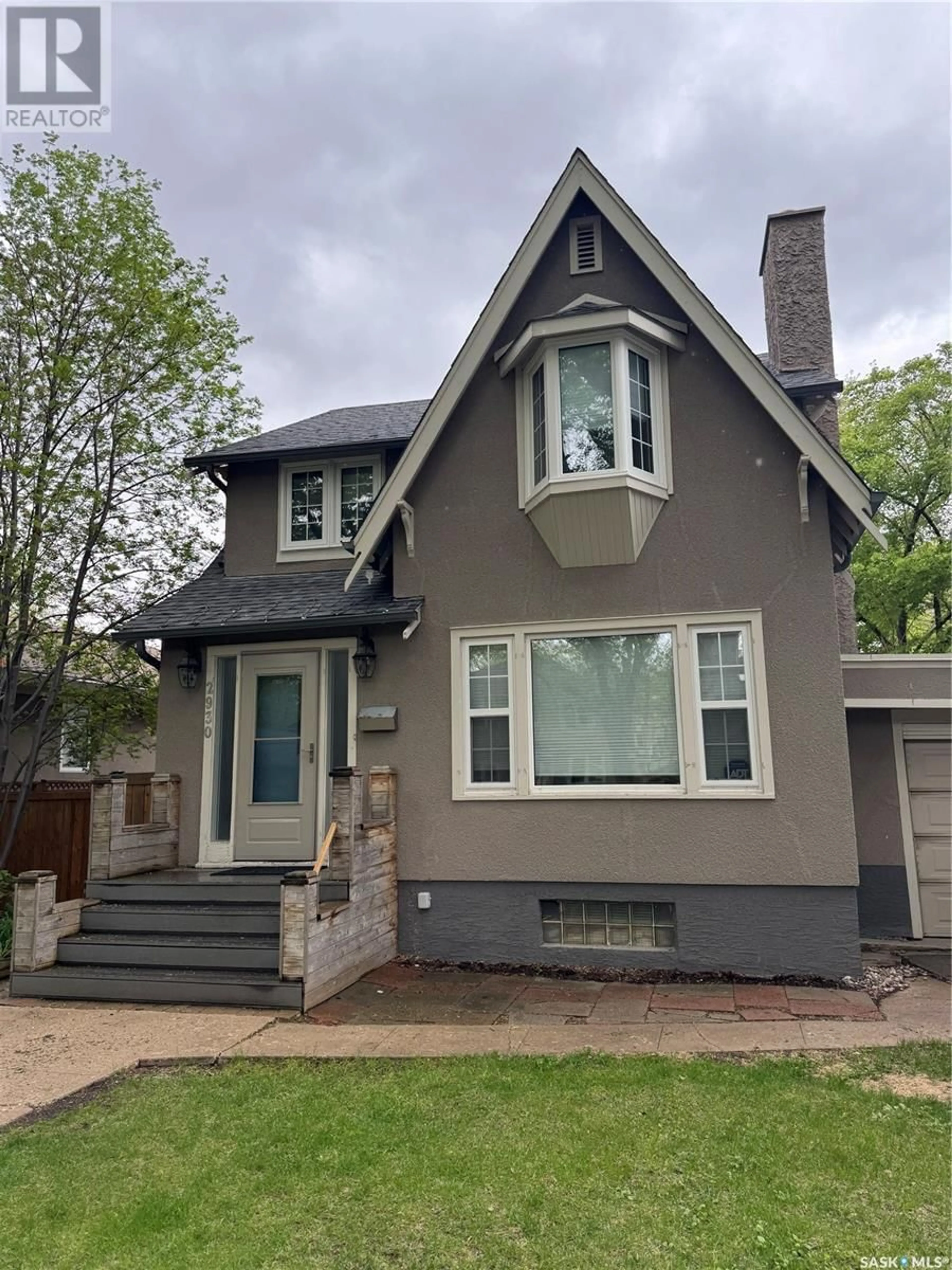 Home with vinyl exterior material, street for 2930 ANGUS STREET, Regina Saskatchewan S4S1N9