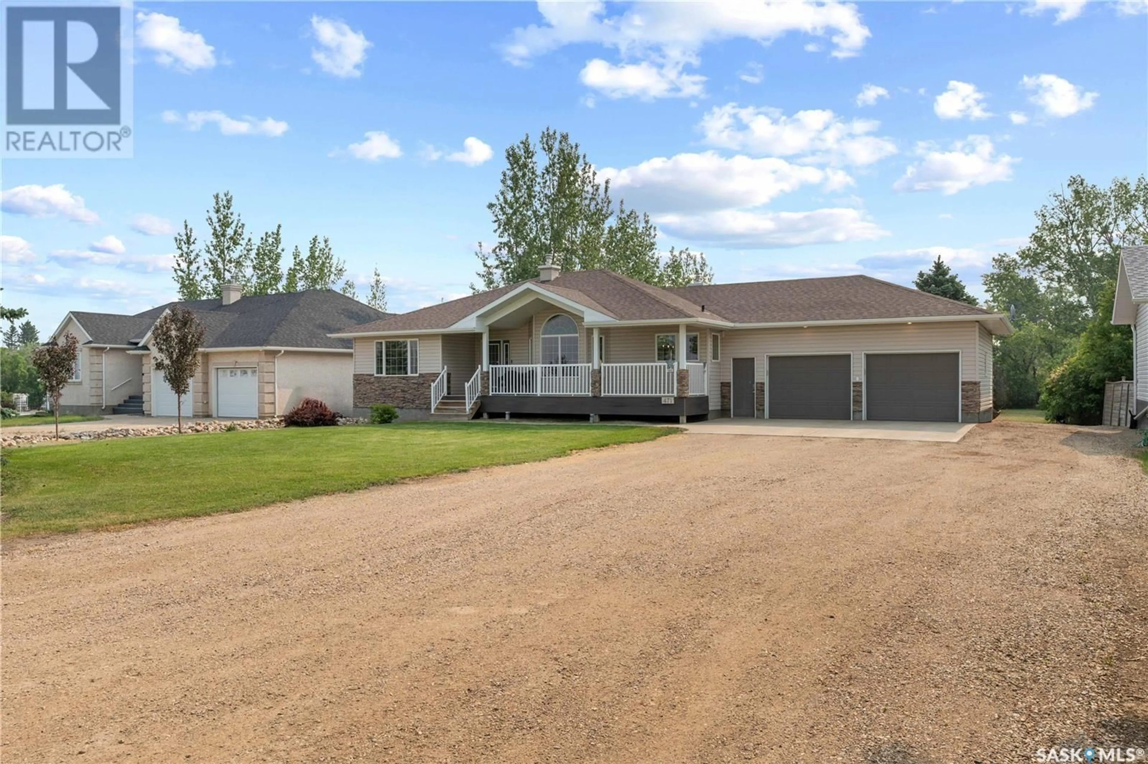 Home with vinyl exterior material, street for 471 LESLIE STREET, Craik Saskatchewan S0G0V0