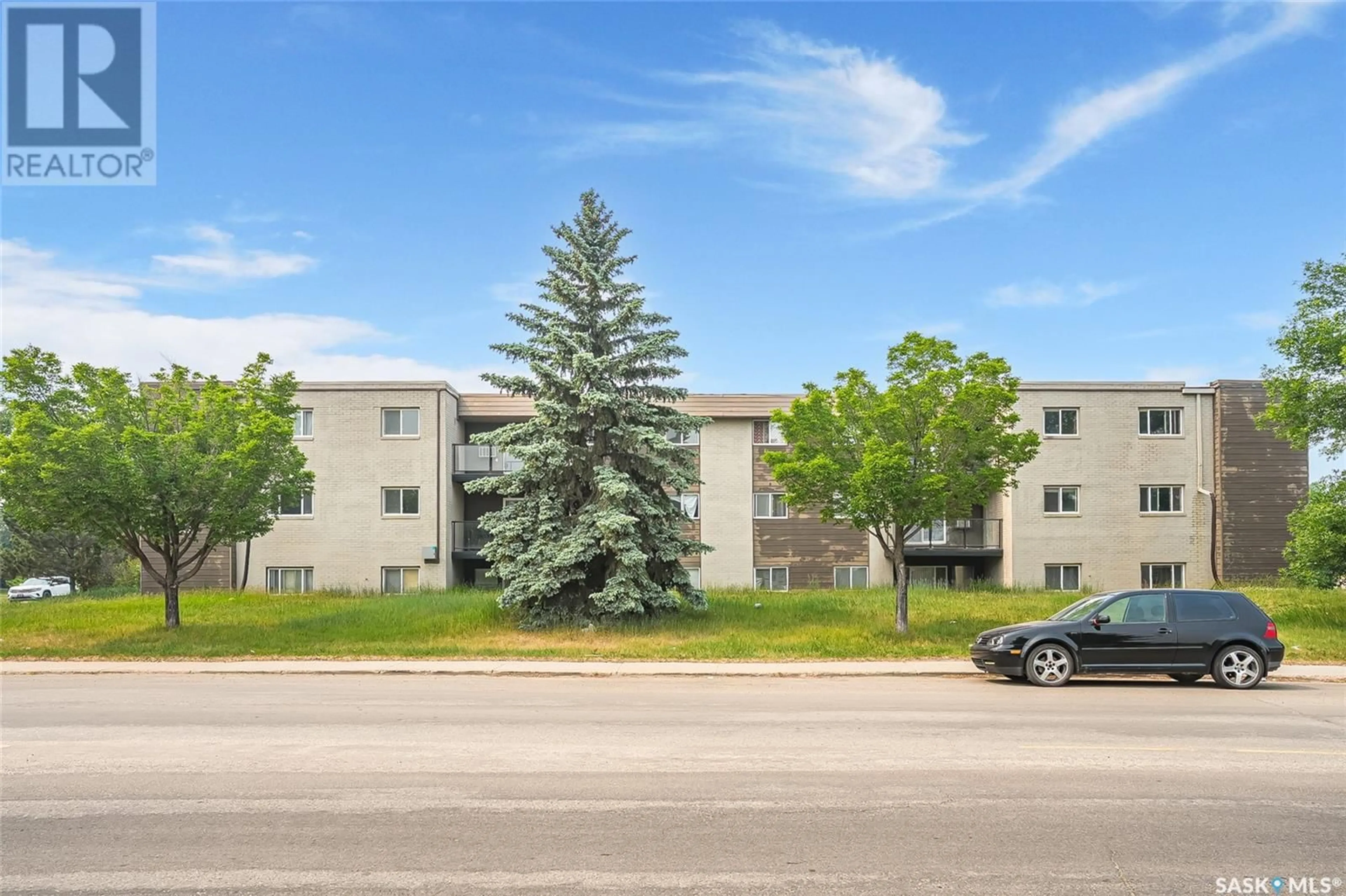 Patio, unknown for 929 - 208 NORTHUMBERLAND AVENUE, Saskatoon Saskatchewan S7L3W8