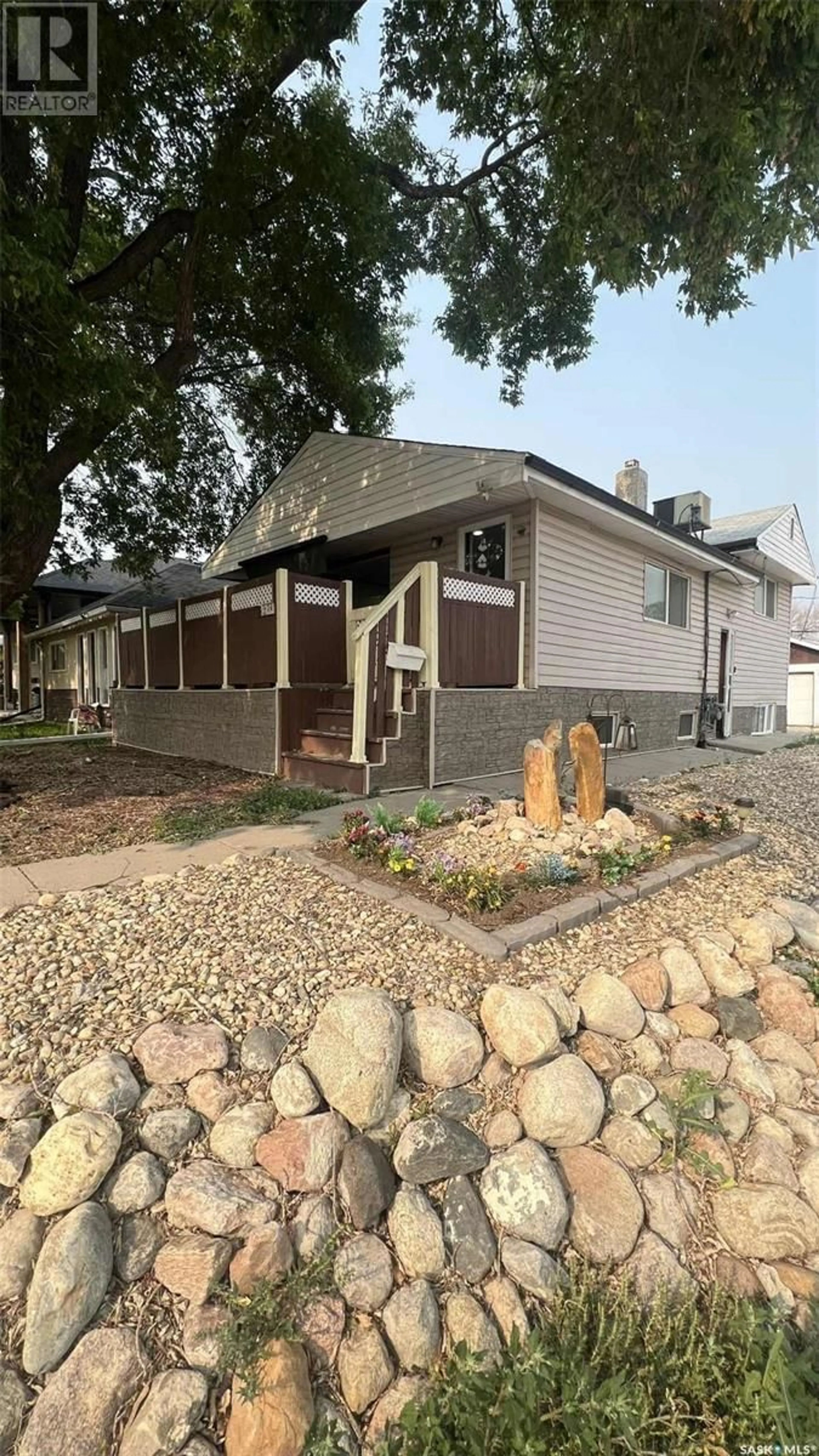 Home with vinyl exterior material, street for 271 BROAD STREET, Regina Saskatchewan S4R1X1